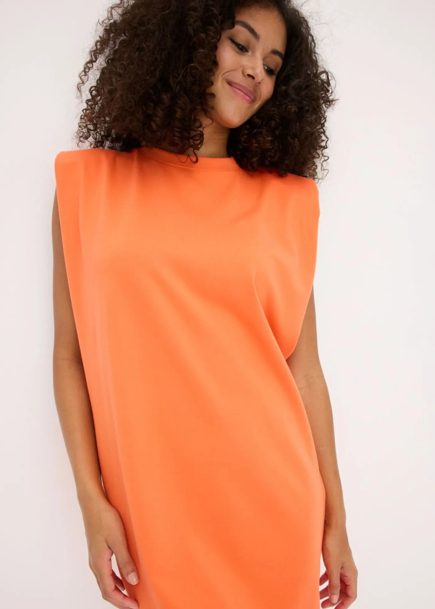 bonprix bonprix Vestidos>Vestido corto con detalle en los hombros mango