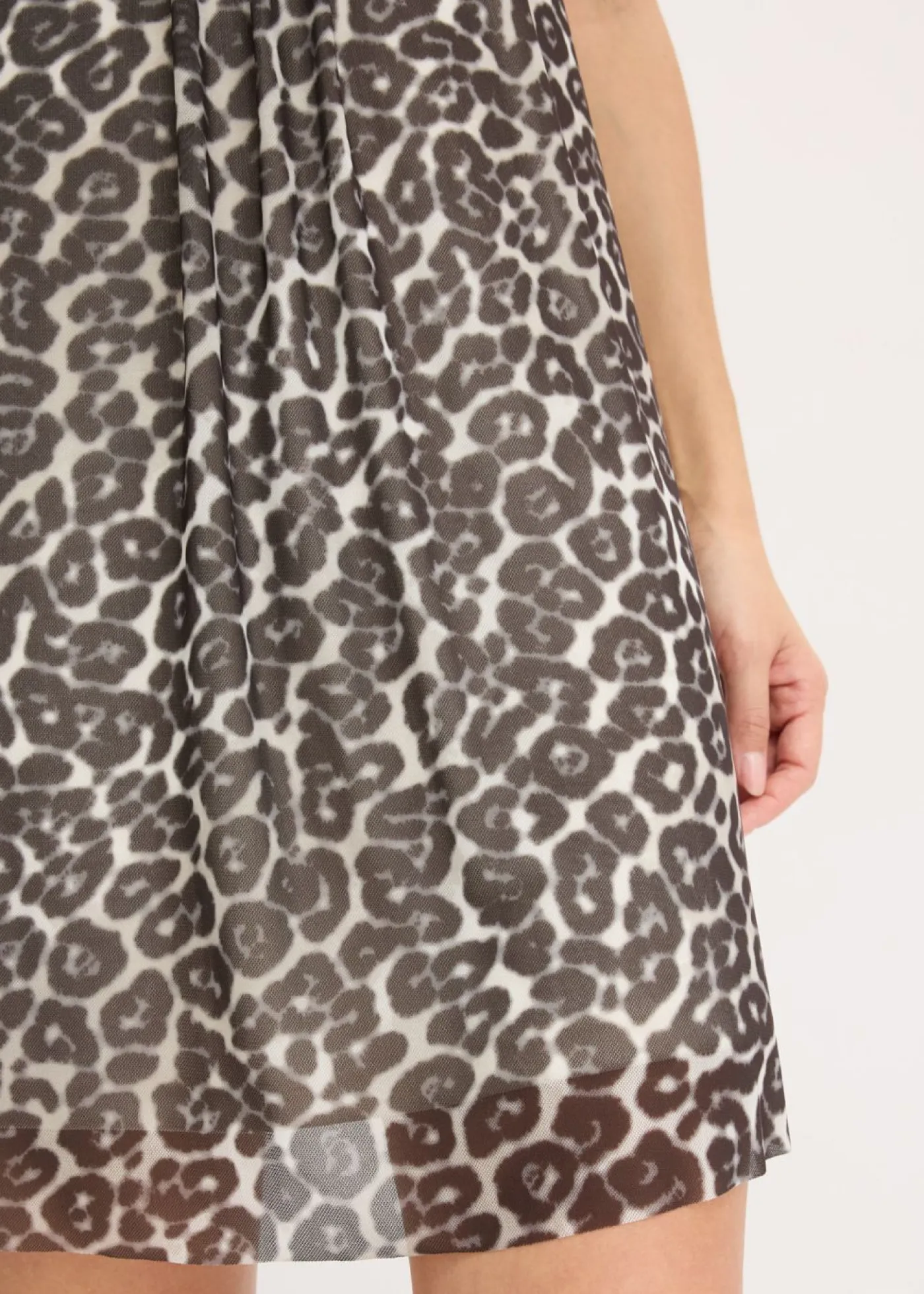 bonprix bonprix Vestidos>Vestido corto con malla estampado leo negro-marrón