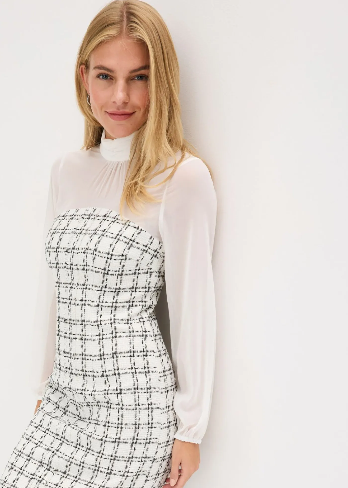 Mujer bonprix bonprix Vestido corto de bouclé con mangas de gasa