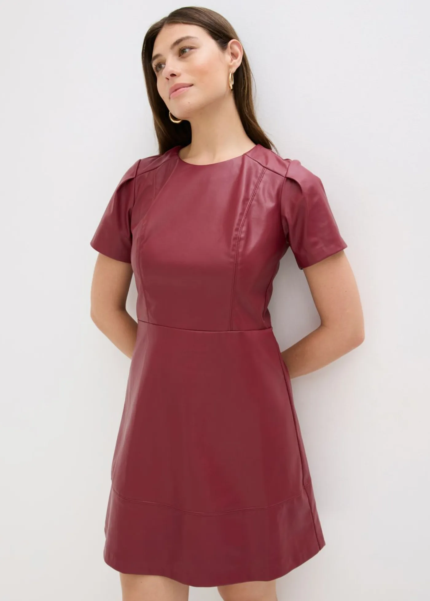 bonprix bonprix Vestidos>Vestido corto de piel sintética Burdeos