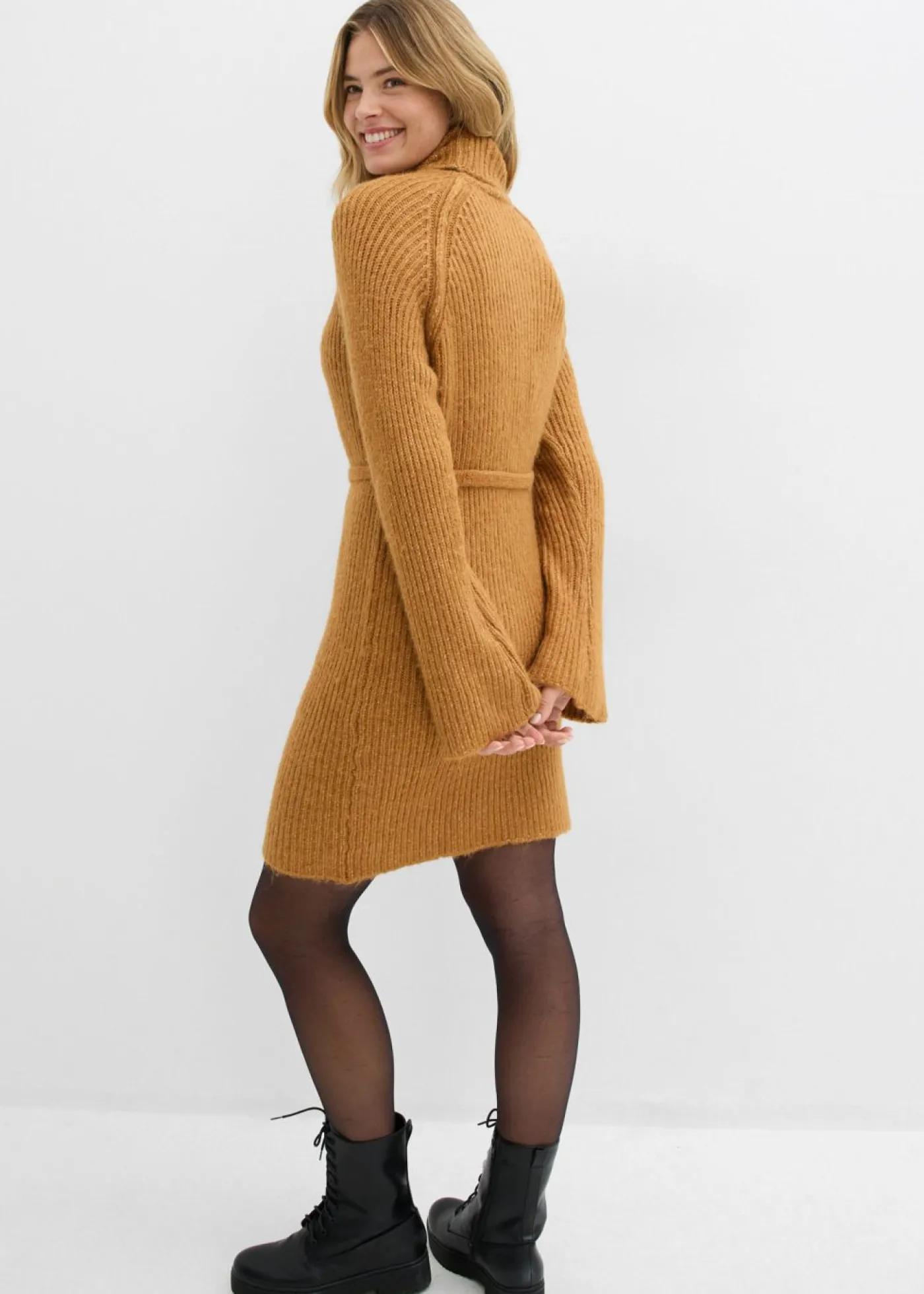 Mujer bonprix bonprix Vestido corto de punto acanalado con cuello vuelto