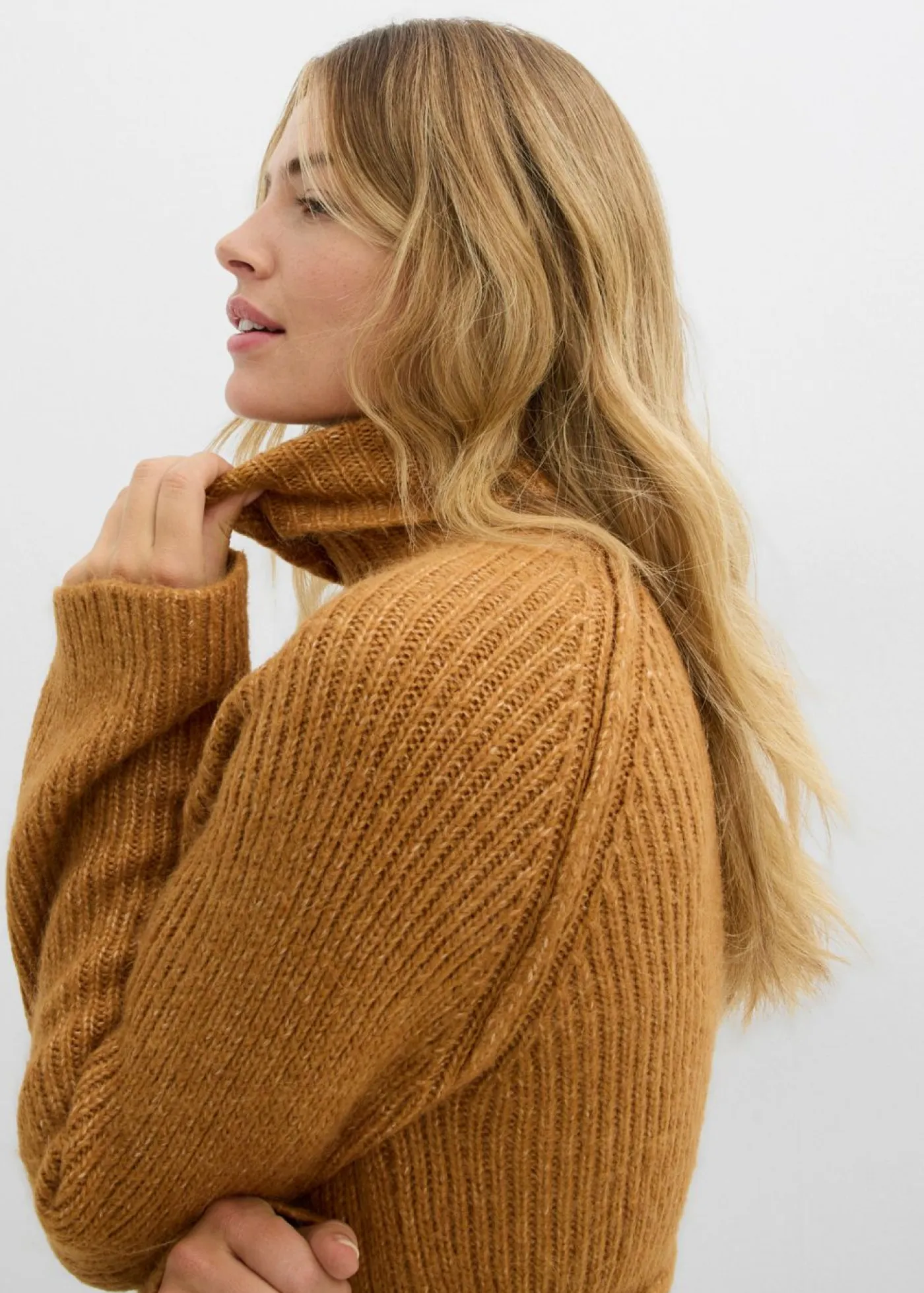 Mujer bonprix bonprix Vestido corto de punto acanalado con cuello vuelto