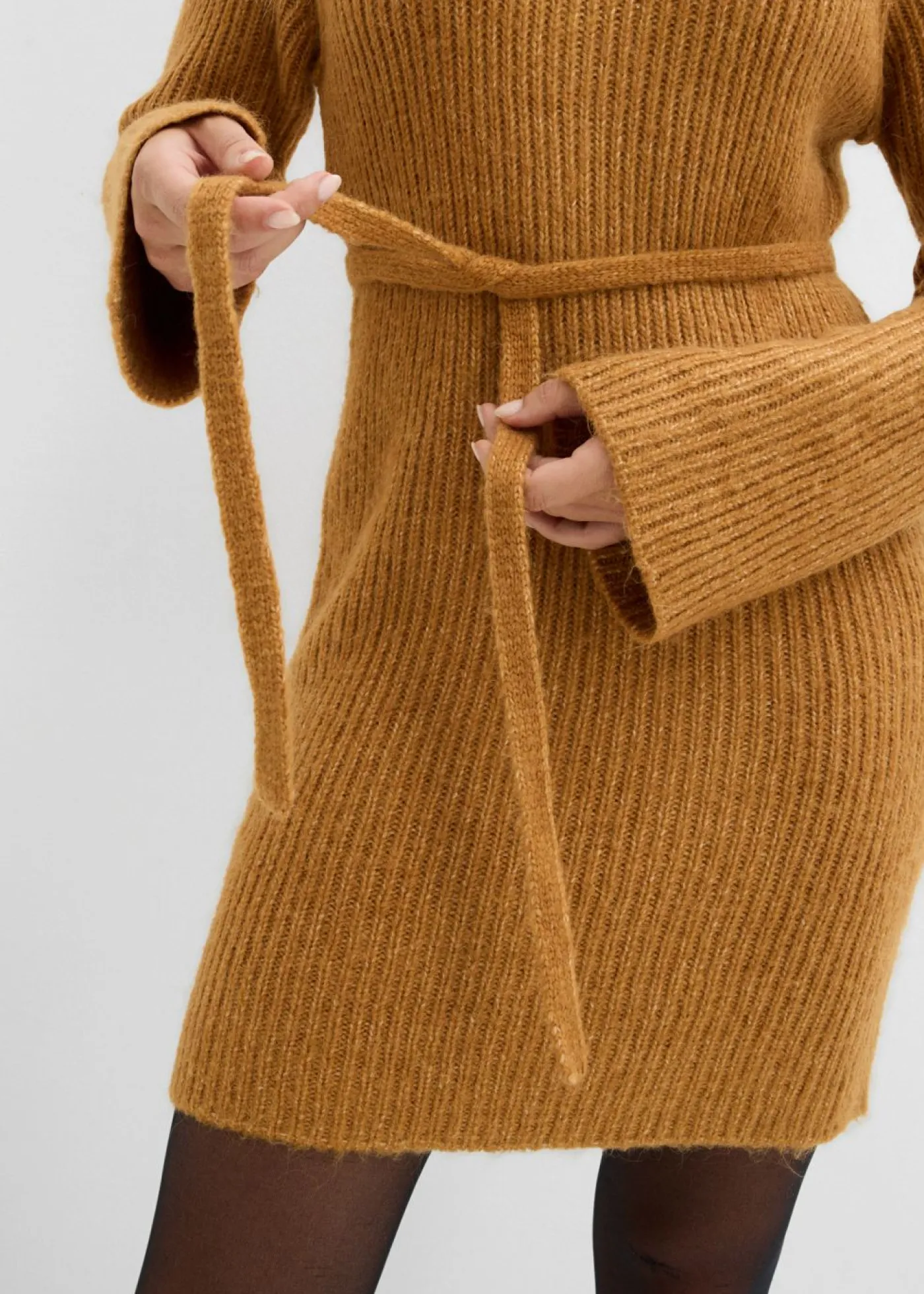 Mujer bonprix bonprix Vestido corto de punto acanalado con cuello vuelto