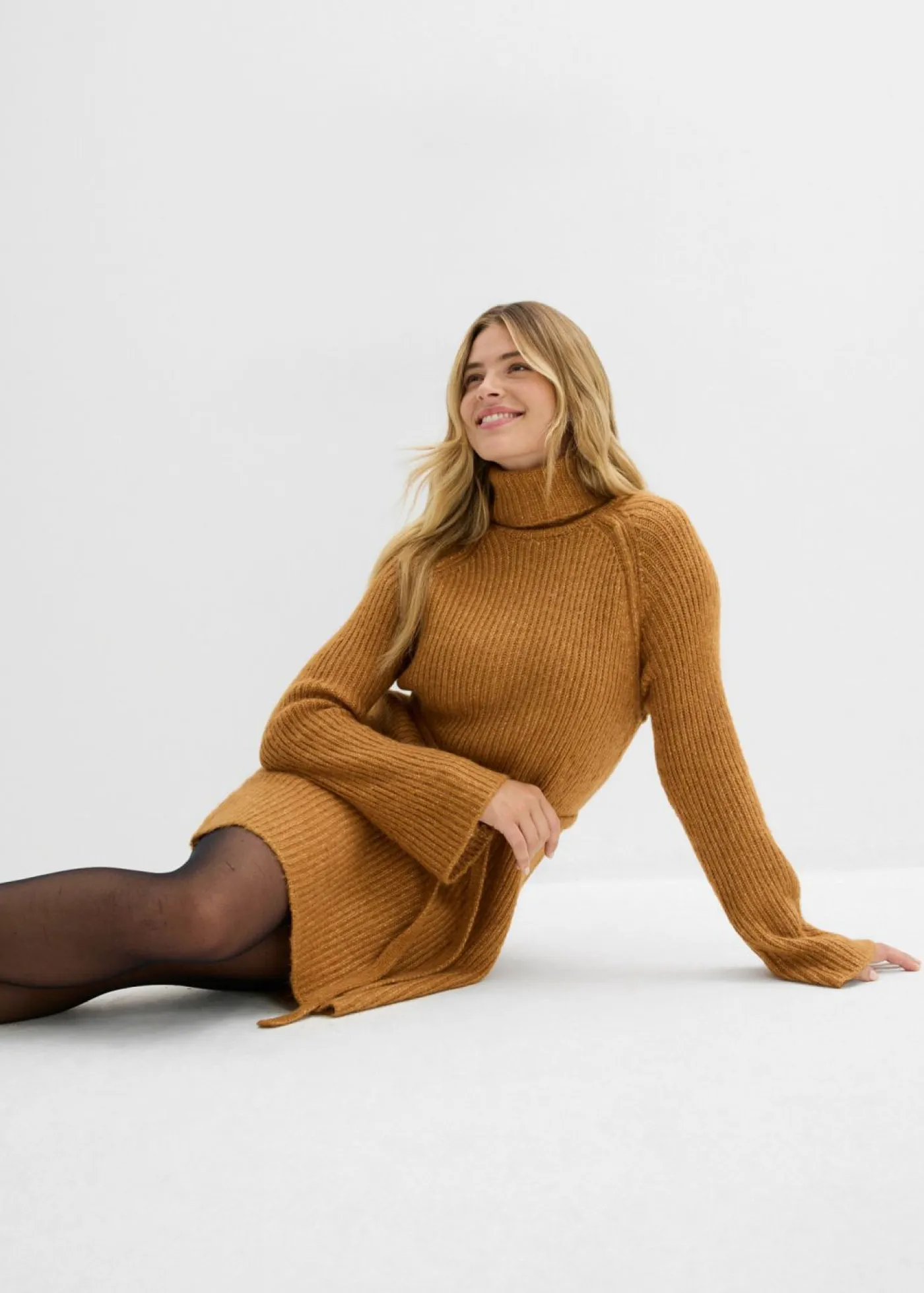 Mujer bonprix bonprix Vestido corto de punto acanalado con cuello vuelto