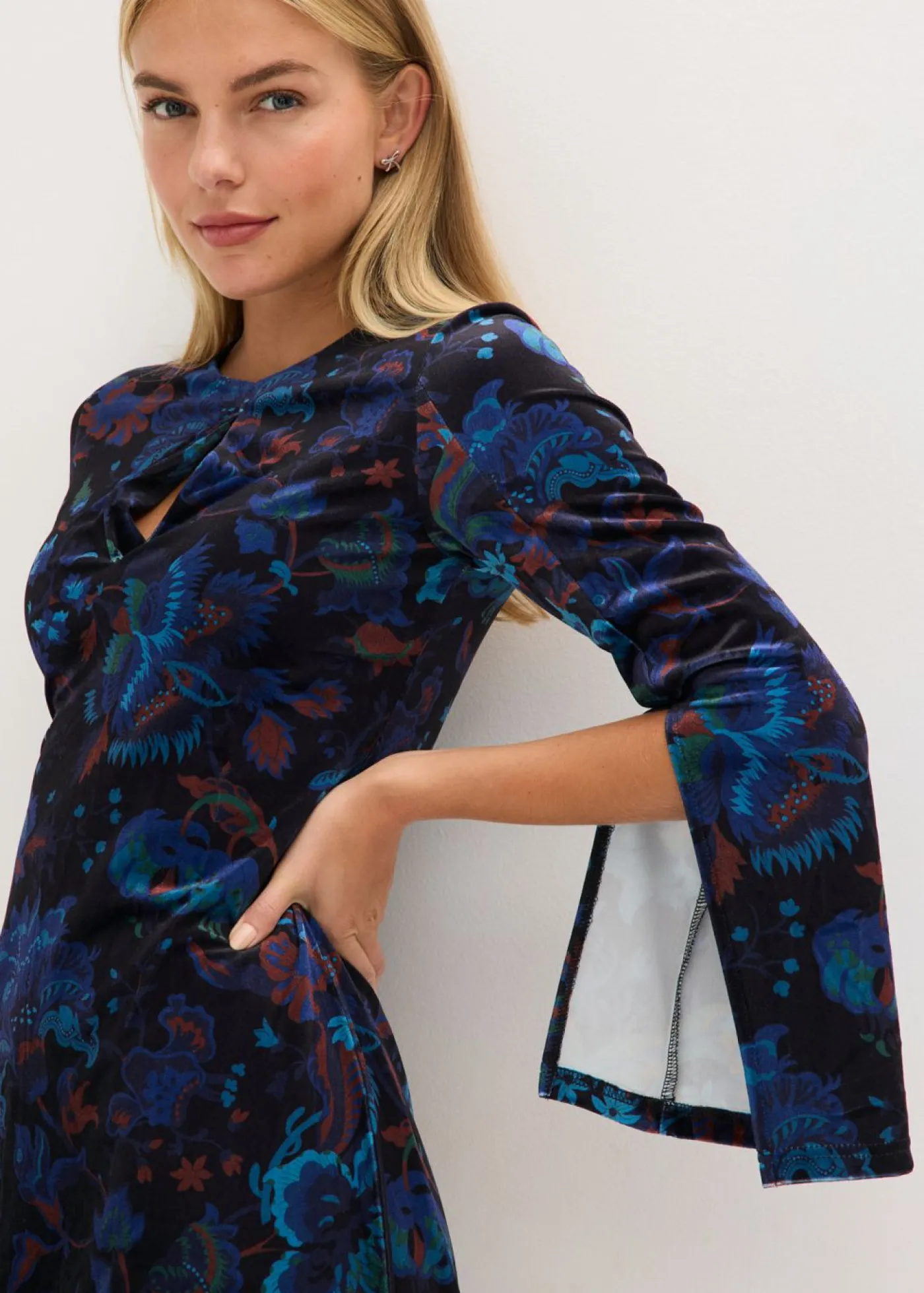 Mujer bonprix bonprix Vestido corto de terciopelo fluido