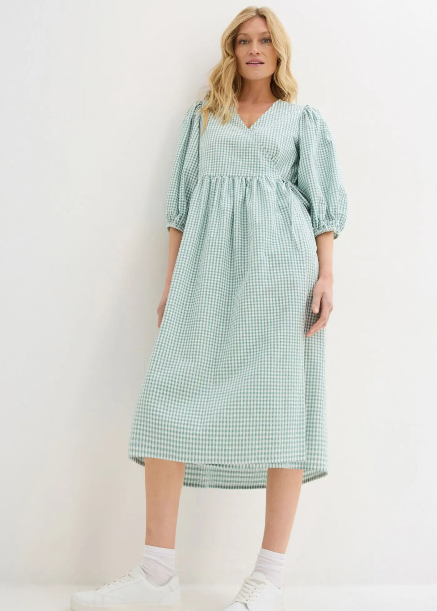 bonprix bonprix Vestidos>Vestido cruzado de material estructurado salvia ahumado-blanco lana a cuadros