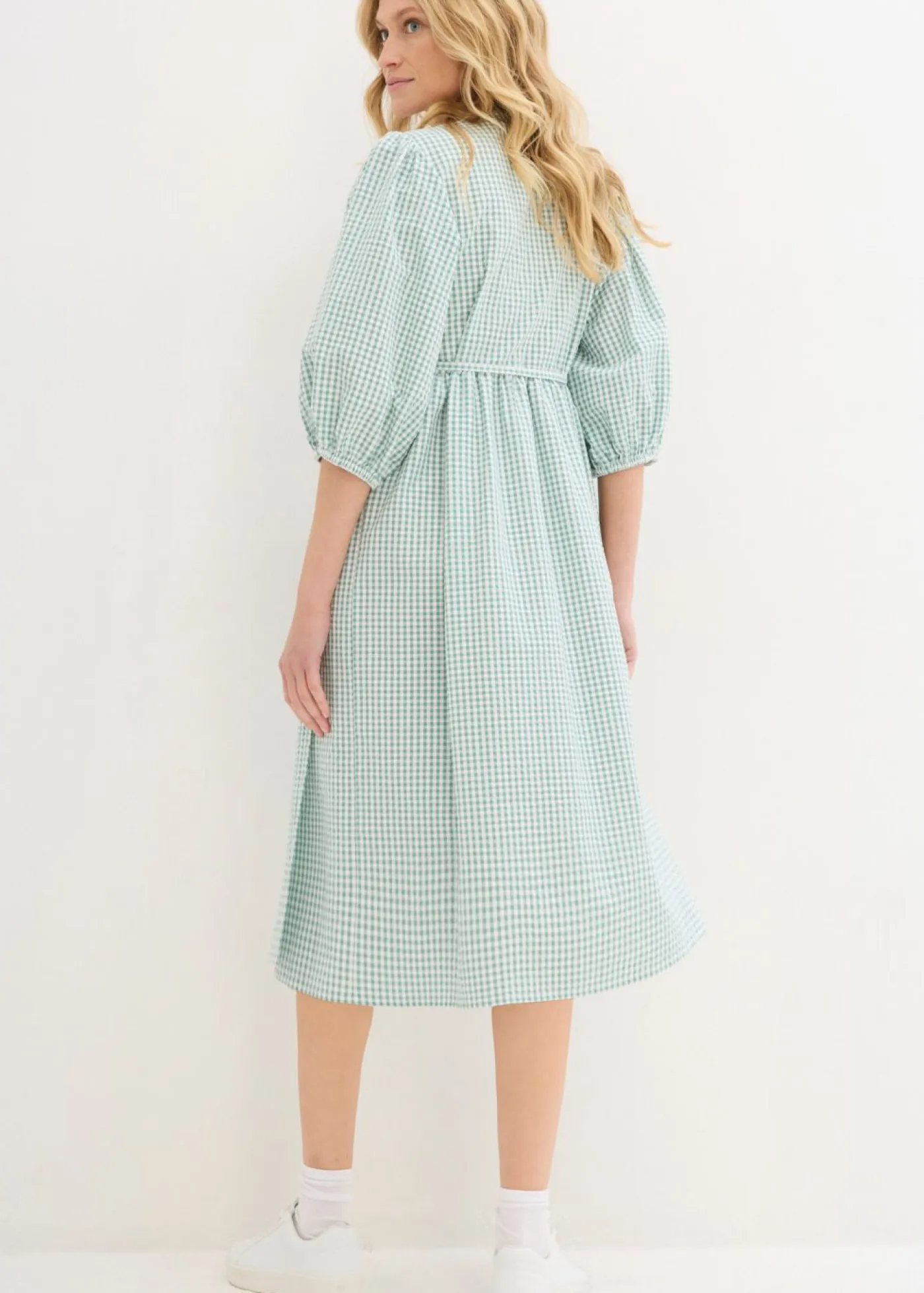 bonprix bonprix Vestidos>Vestido cruzado de material estructurado salvia ahumado-blanco lana a cuadros