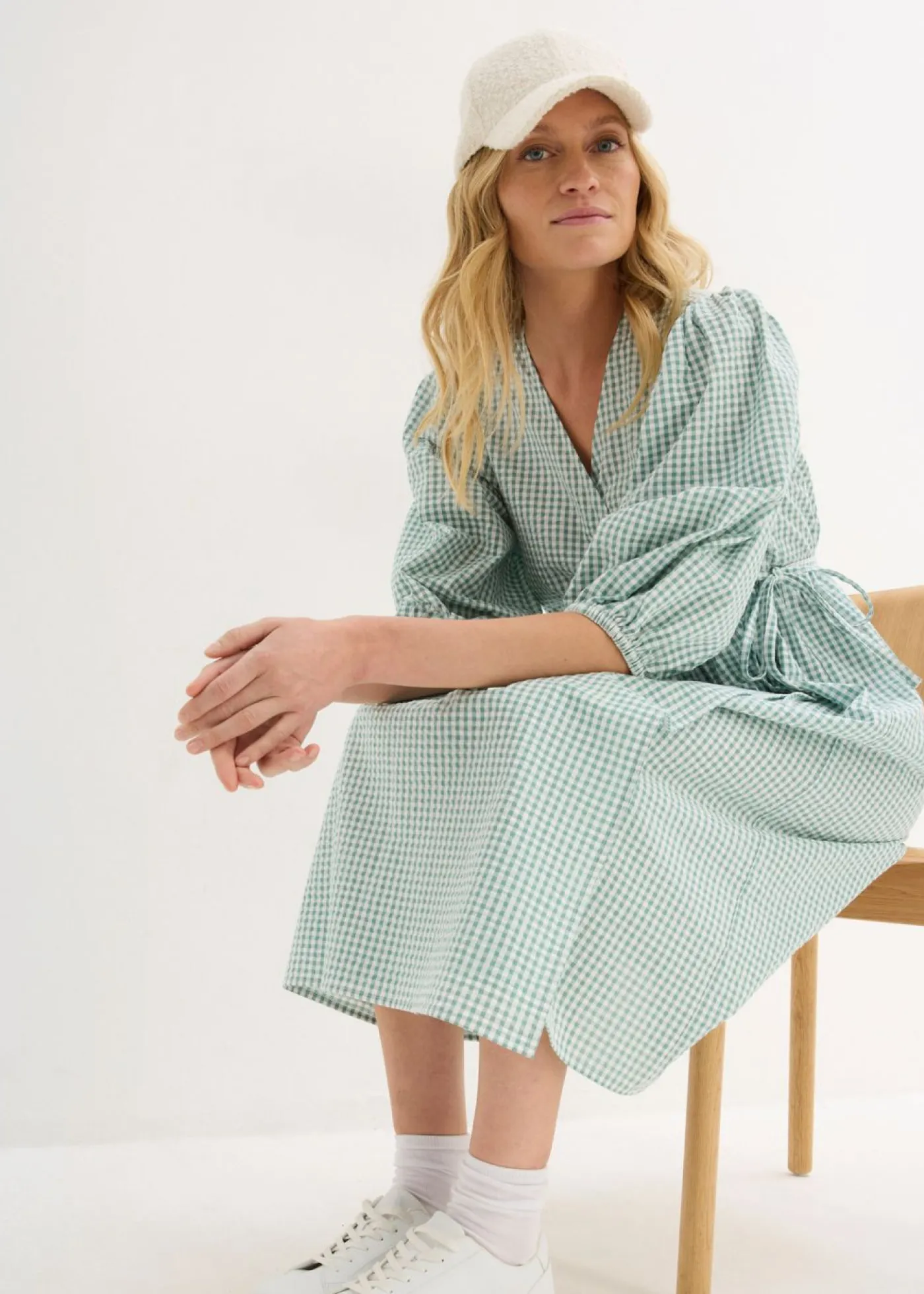 bonprix bonprix Vestidos>Vestido cruzado de material estructurado salvia ahumado-blanco lana a cuadros