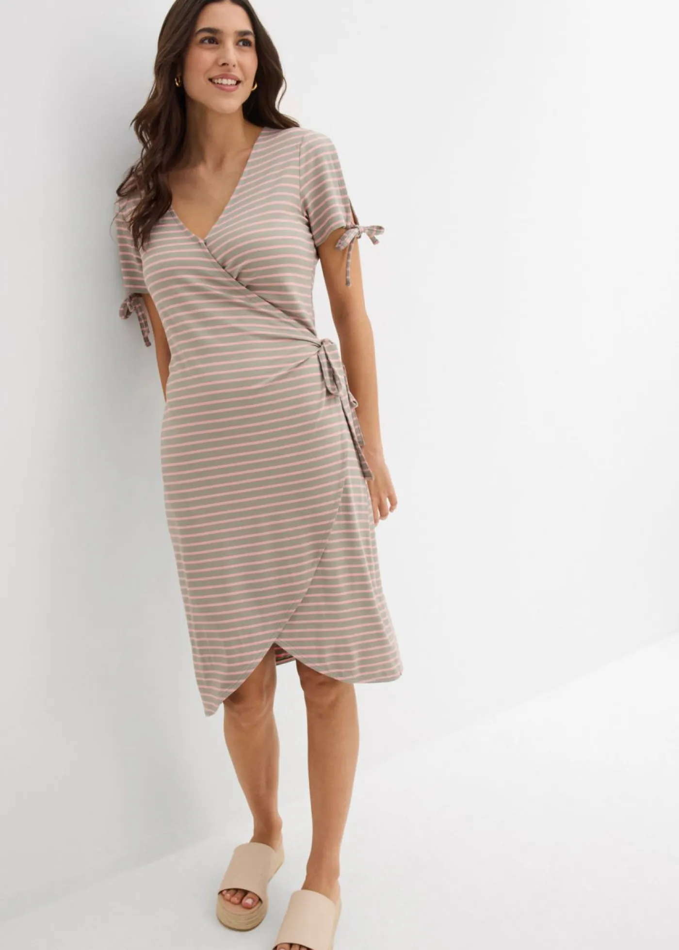 Mujer bonprix bonprix Vestido cruzado de mezcla fluida de viscosa y elastano