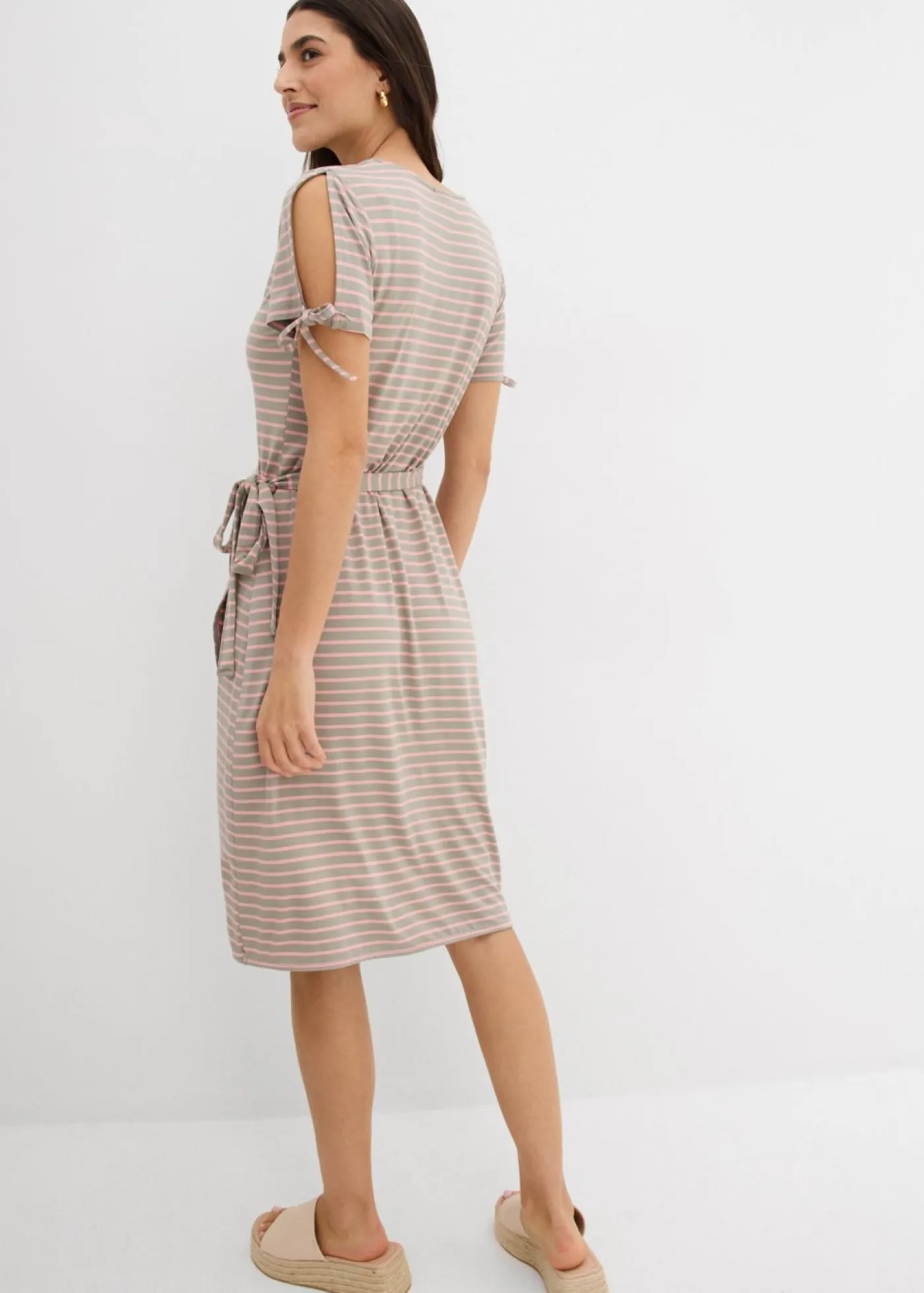 Mujer bonprix bonprix Vestido cruzado de mezcla fluida de viscosa y elastano