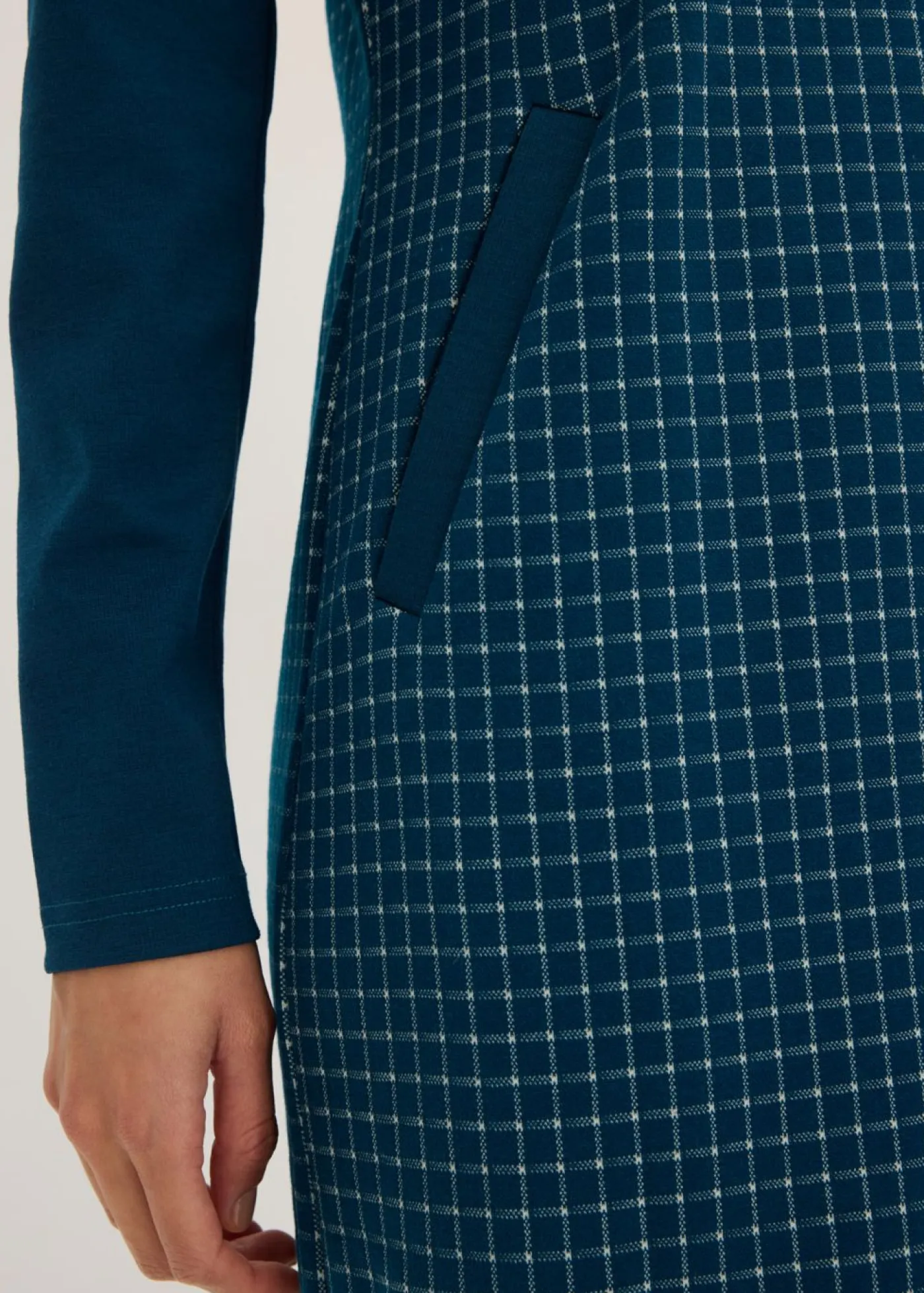 Mujer bonprix bonprix Vestido de jacquard con cuello en contraste