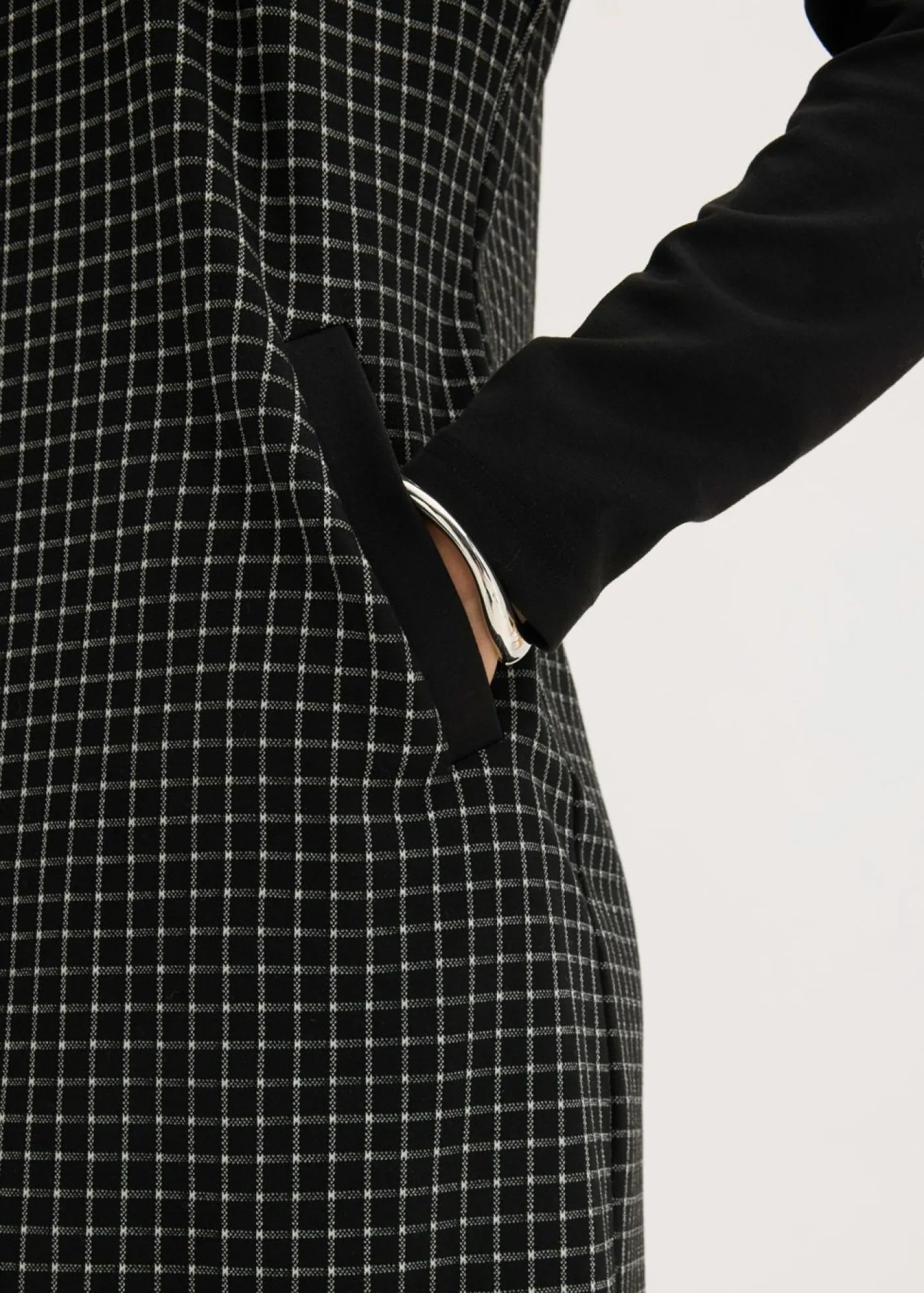 bonprix bonprix Vestidos>Vestido de jacquard con cuello en contraste Negro-blanco lana a cuadros