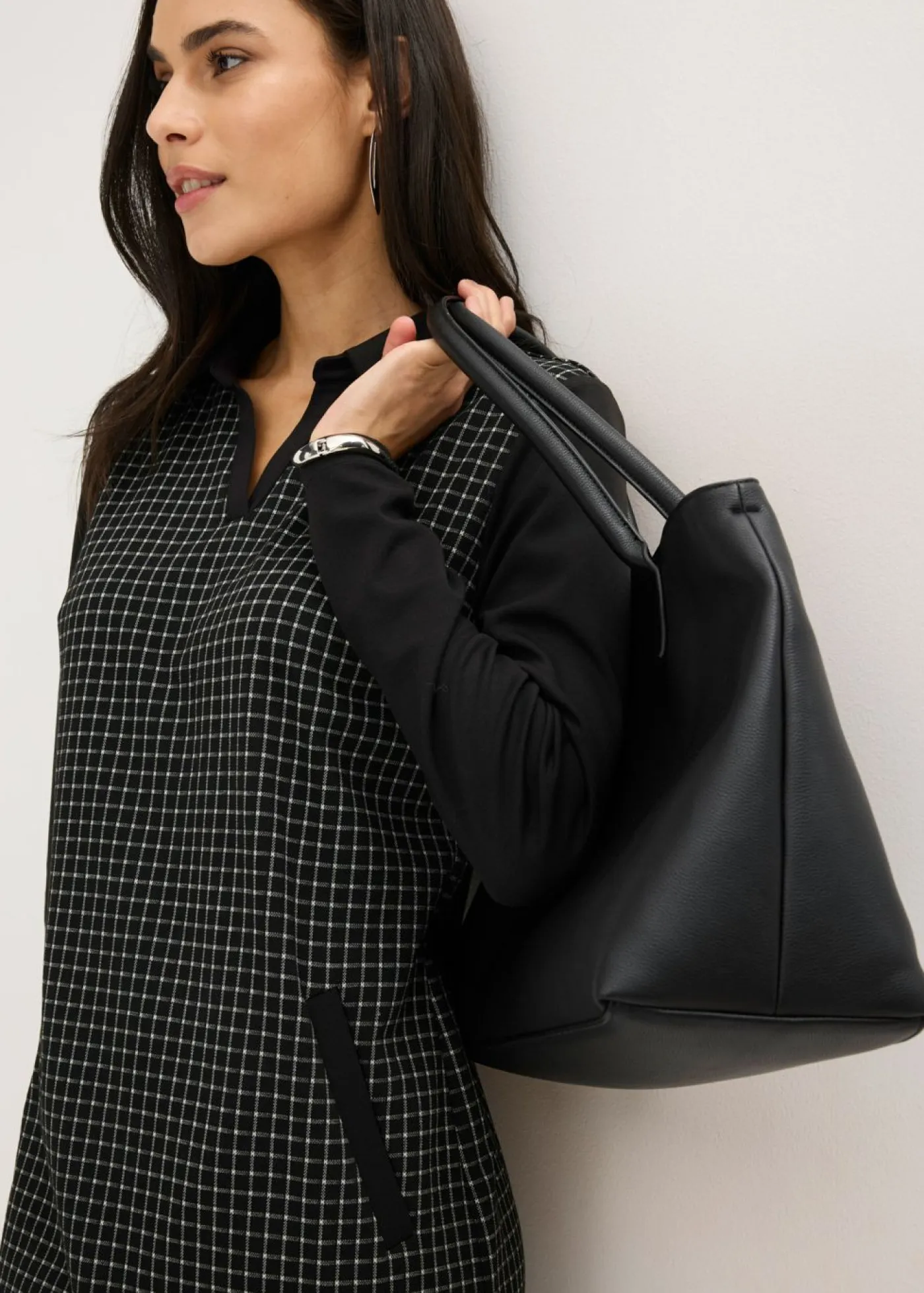 bonprix bonprix Vestidos>Vestido de jacquard con cuello en contraste Negro-blanco lana a cuadros