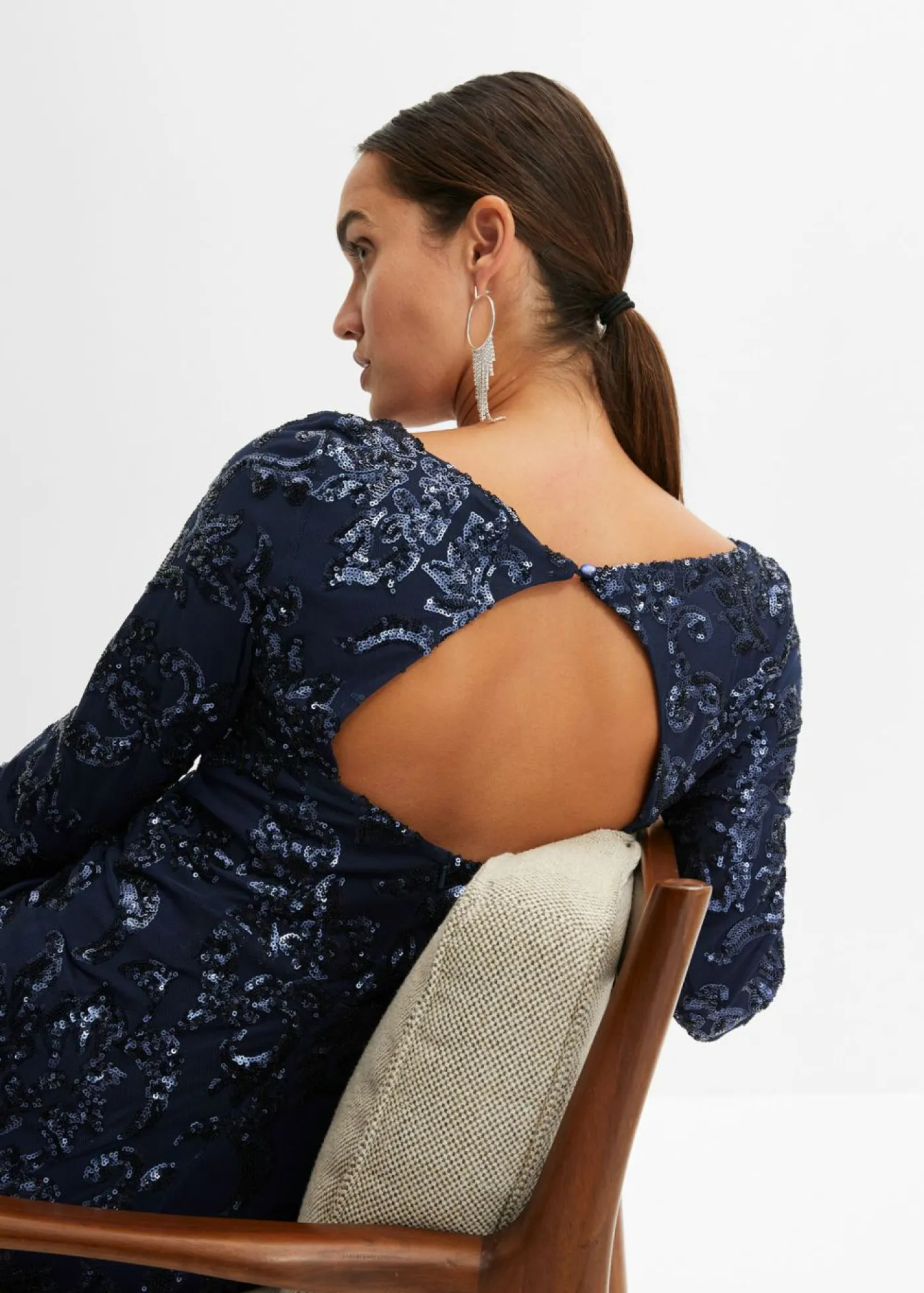 bonprix bonprix Vestidos|Tallas Pequeñas>Vestido de lentejuelas con escote en la espalda Azul marino