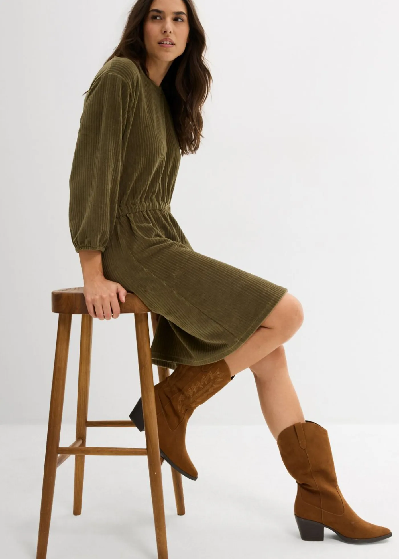 bonprix bonprix Vestidos>Vestido de pana Verde oliva oscuro