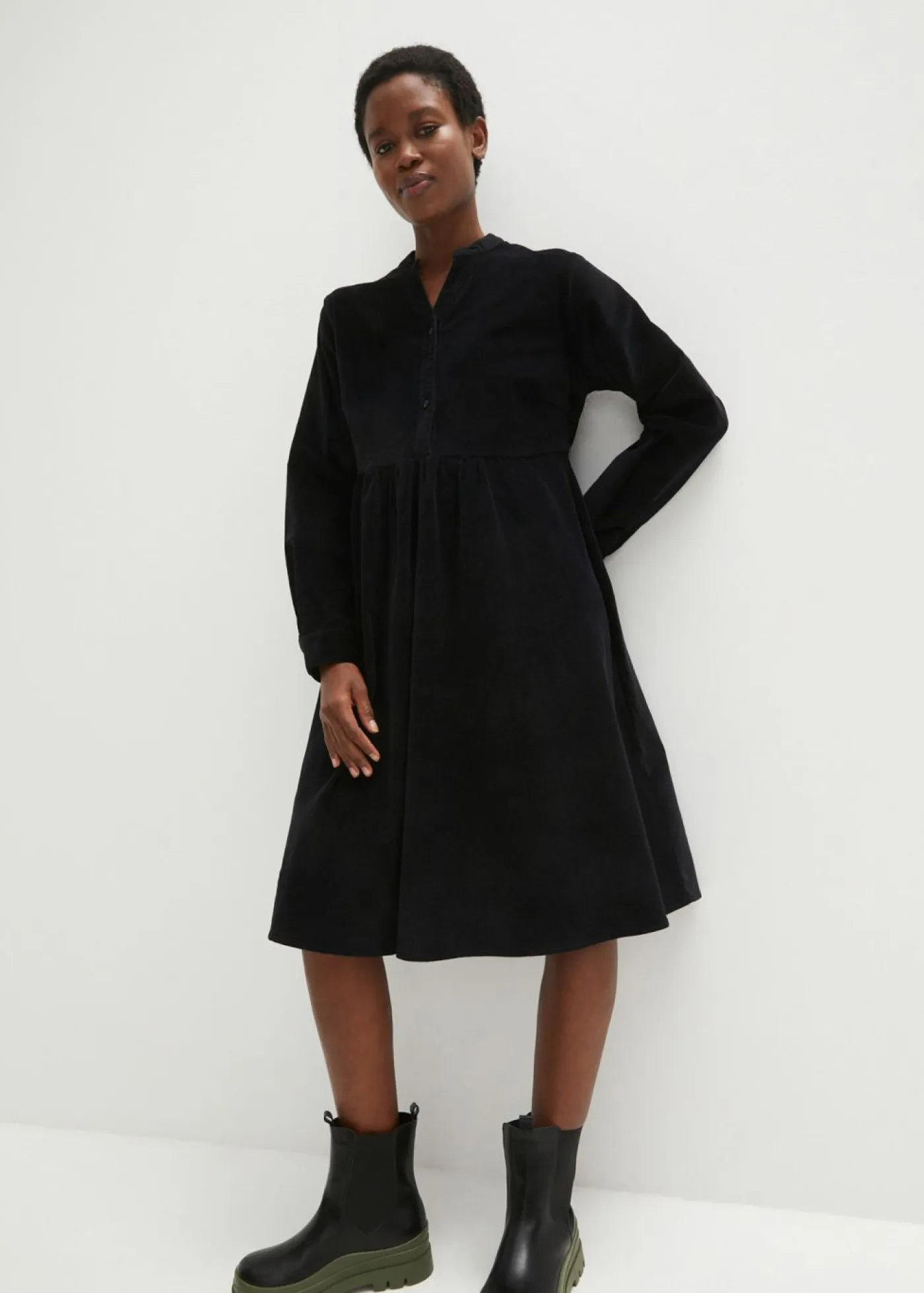 bonprix bonprix Vestidos>Vestido de pana de algodón Negro