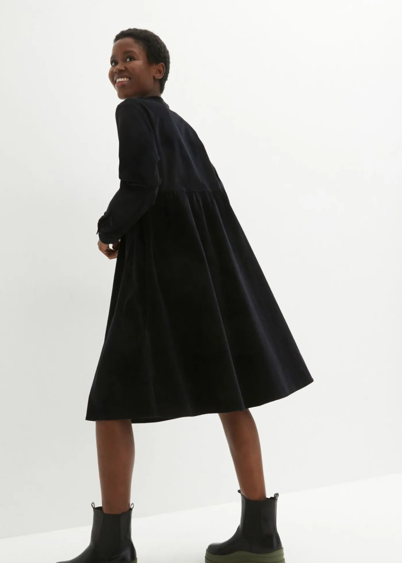 bonprix bonprix Vestidos>Vestido de pana de algodón Negro