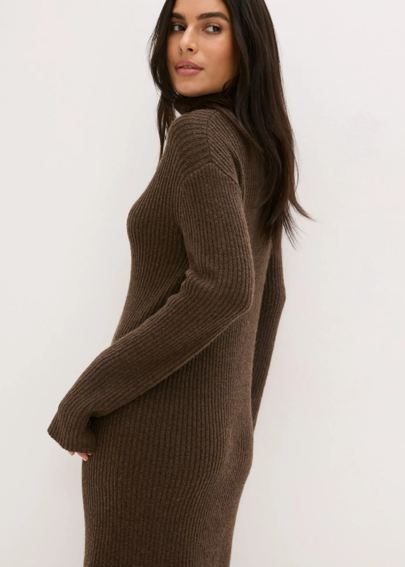 Mujer bonprix bonprix Vestido de punto acanalado con cuello vuelto