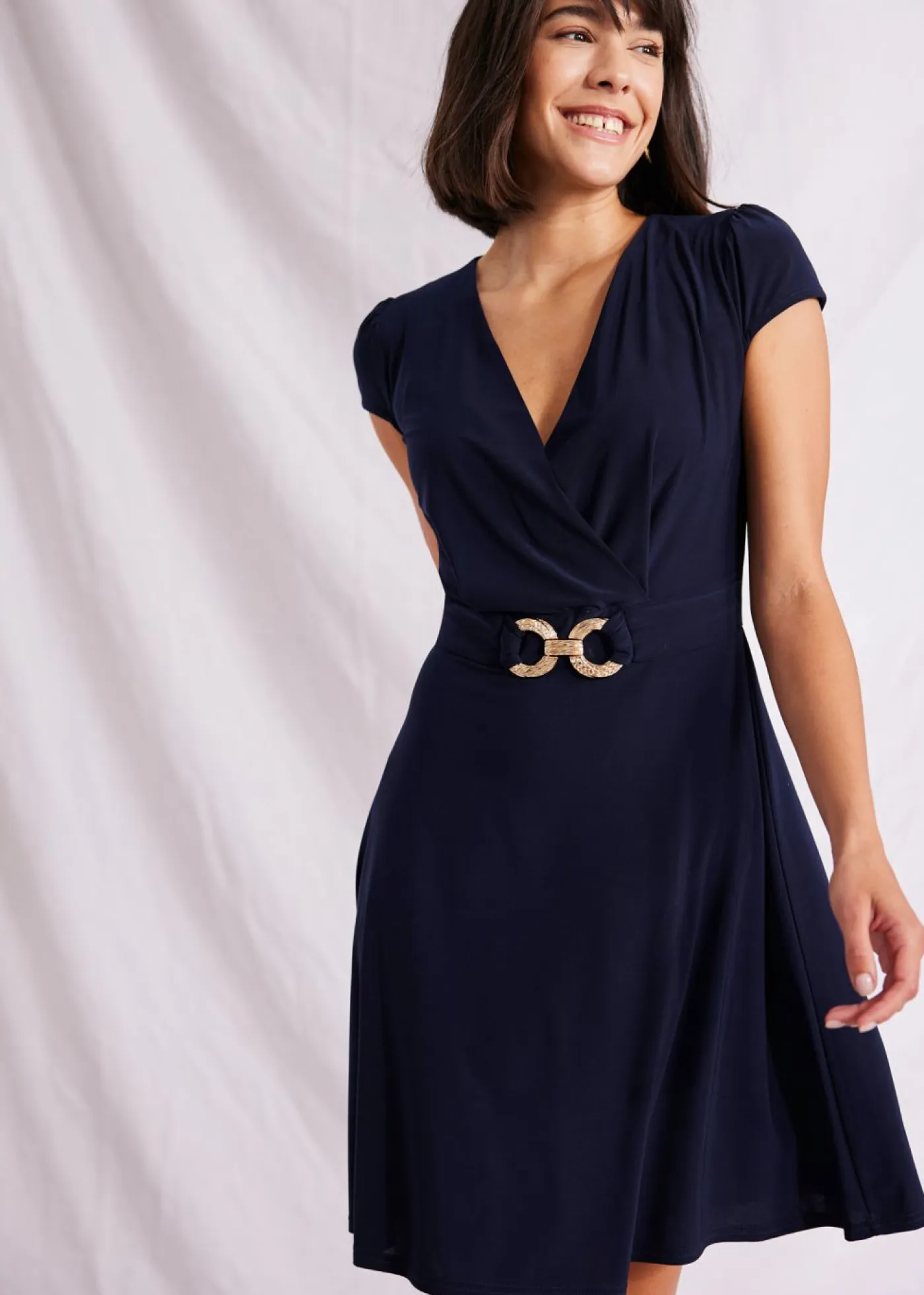 bonprix bonprix Tallas Pequeñas>Vestido de punto con cierre decorativo Azul marino