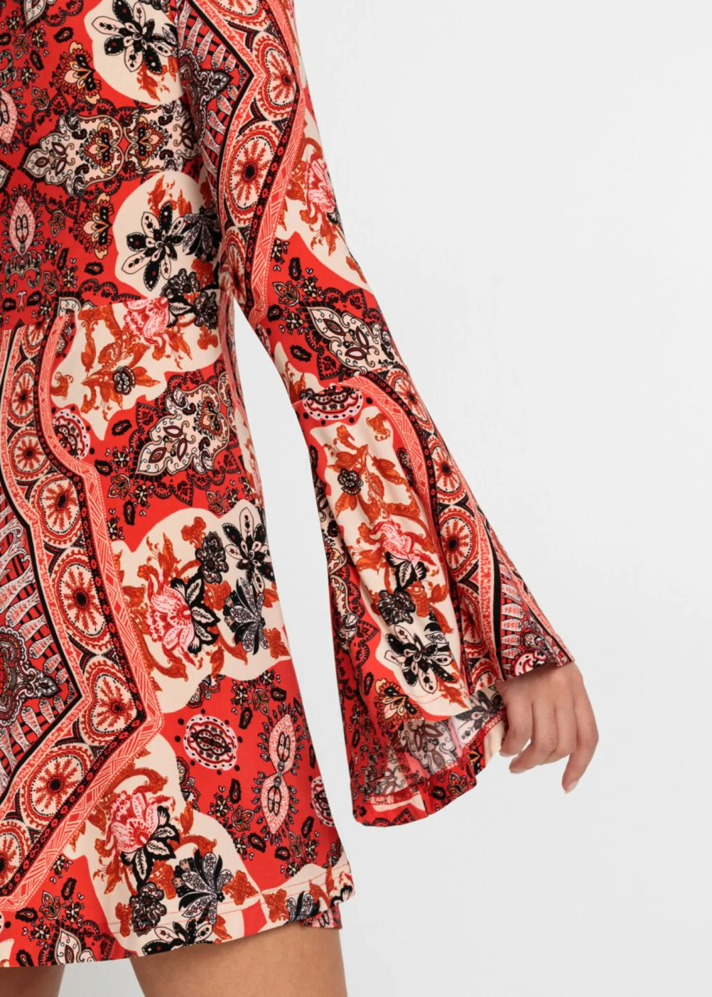 bonprix bonprix Vestidos>Vestido de punto con cuello alto y mangas con volantes Rojo-beige estampado