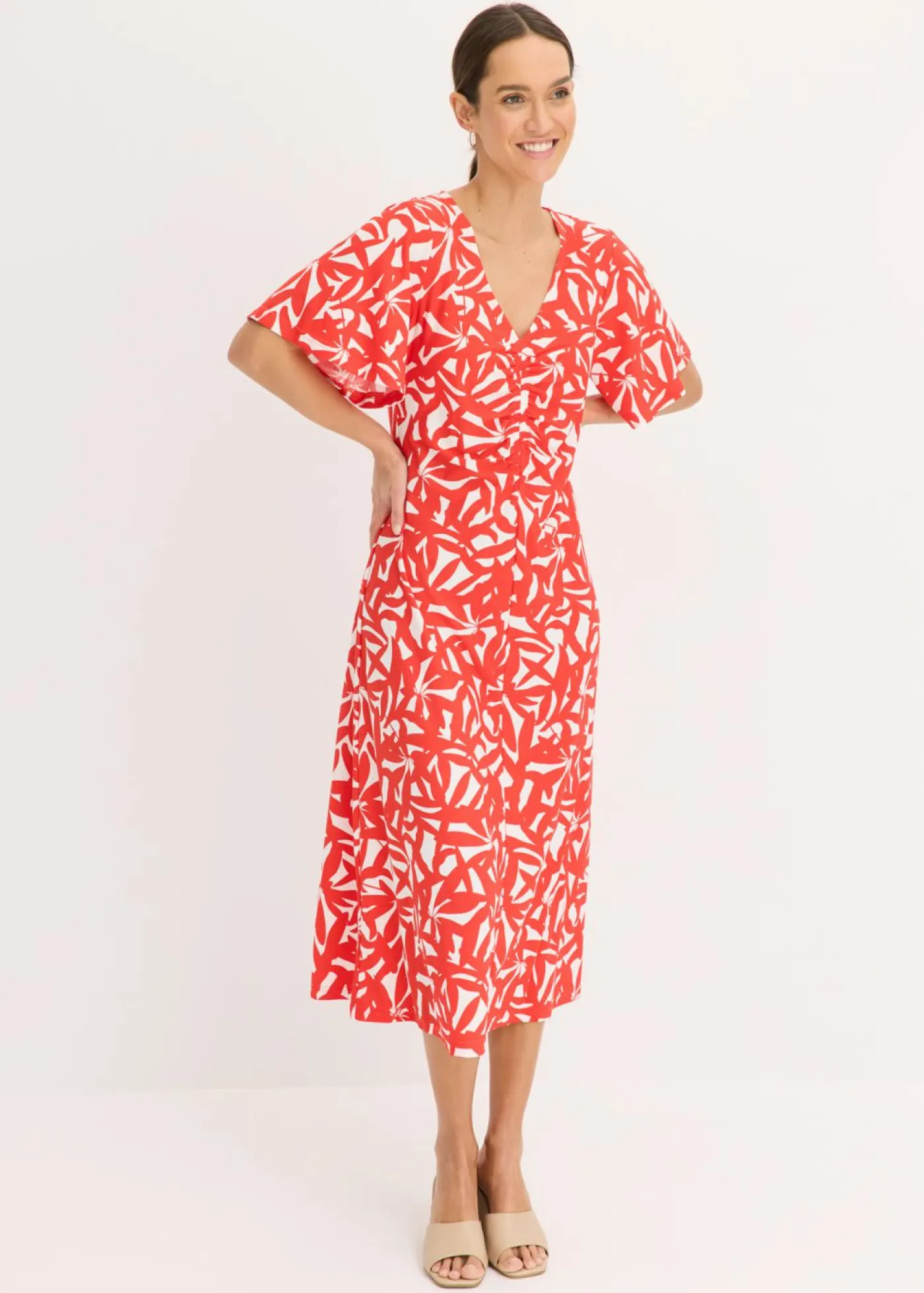 bonprix bonprix Vestidos>Vestido de punto con fruncido Fresa-blanco lana estampado