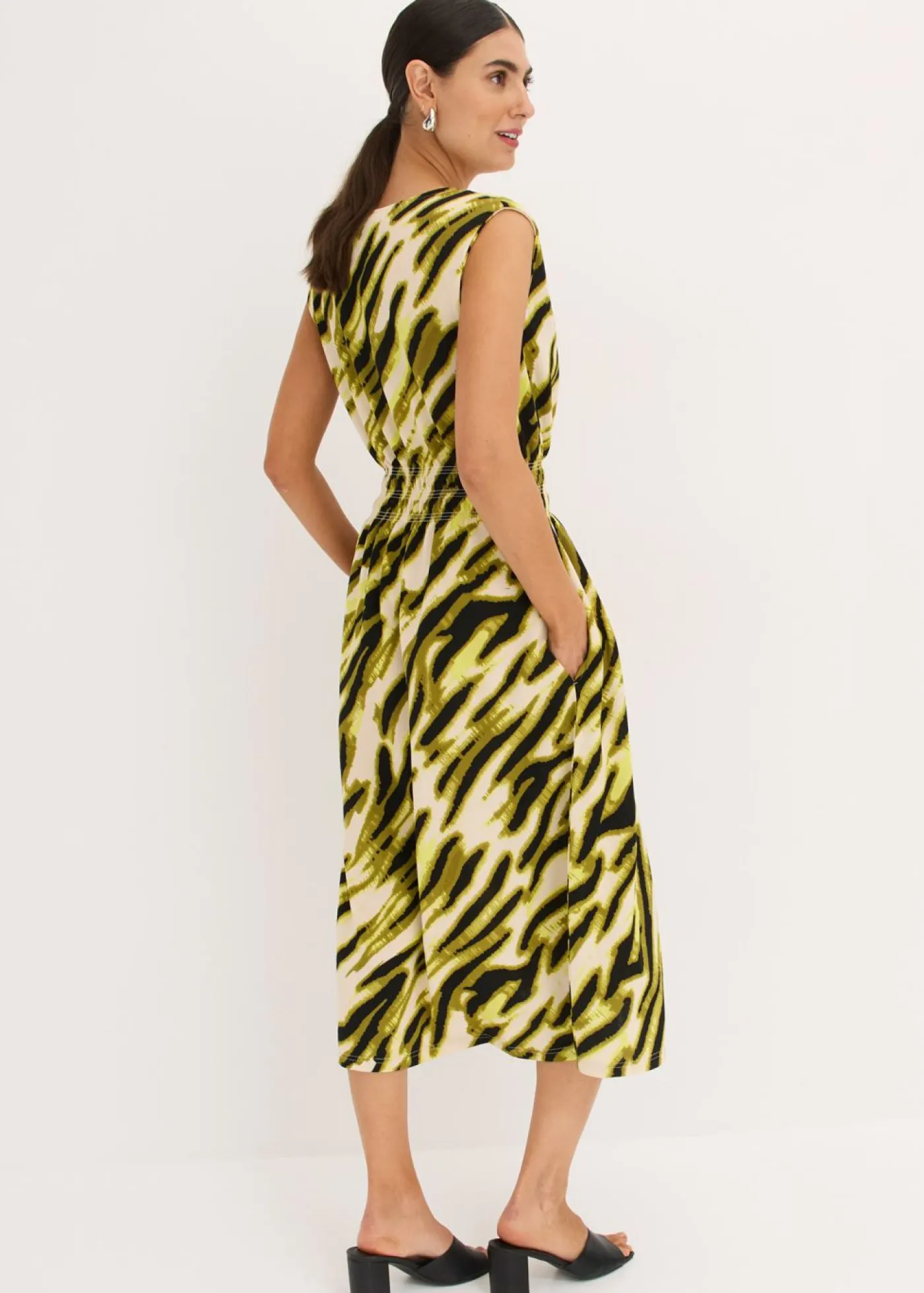 bonprix bonprix Vestidos>Vestido de punto con nido de abeja Beige natural-negro con estampado de cebra