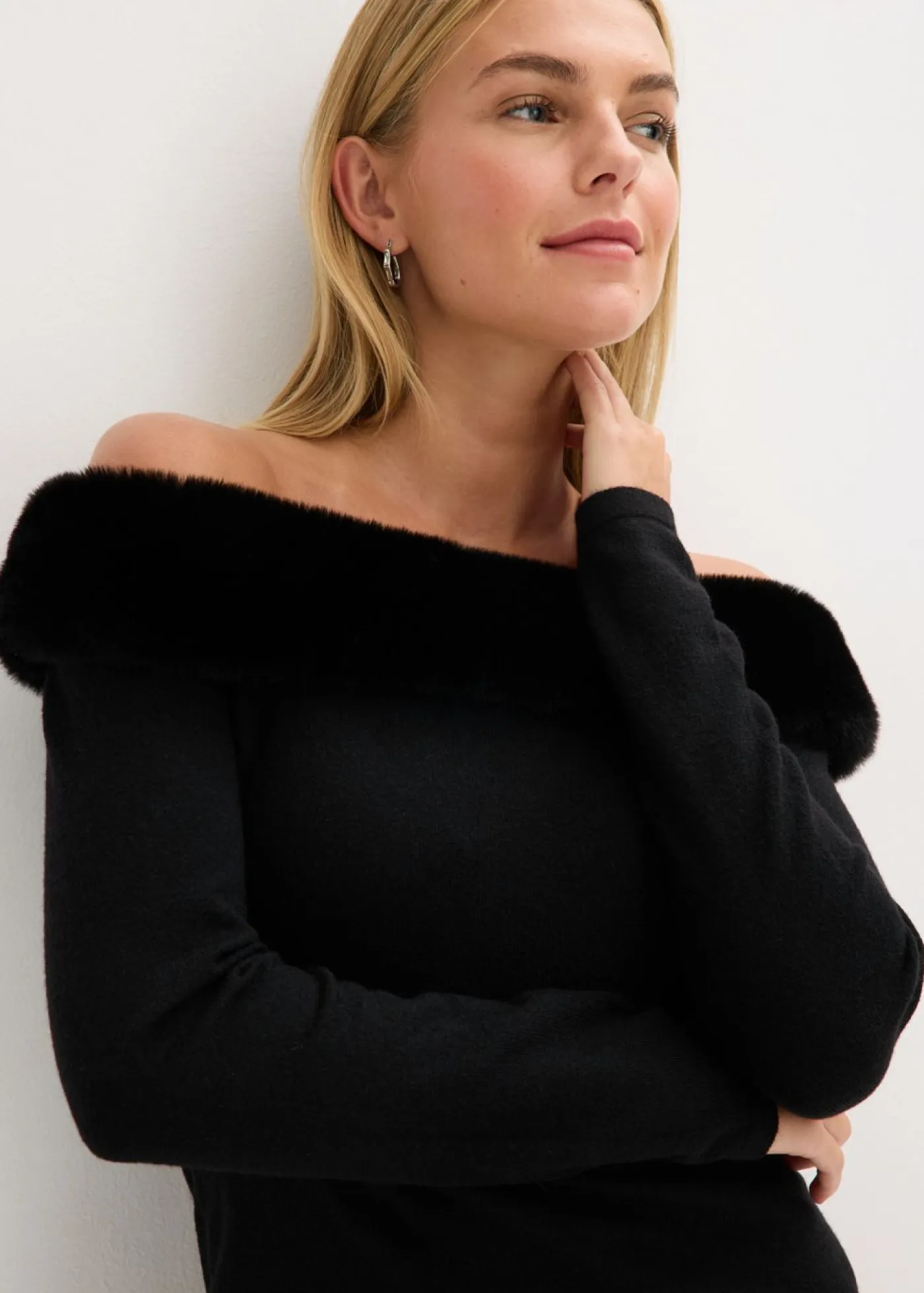 bonprix bonprix Vestidos|Ropa De Punto>Vestido de punto con ribete de pelo sintético Negro