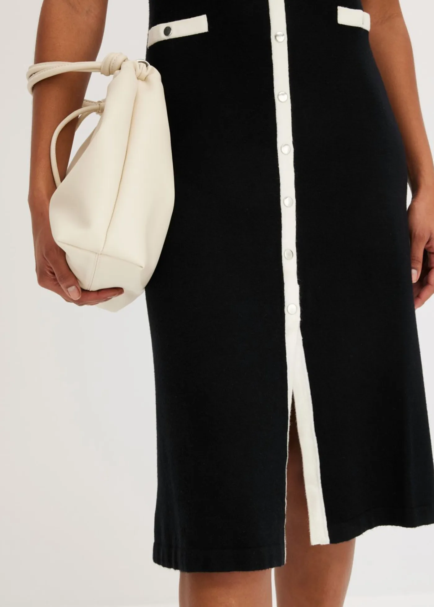 bonprix bonprix Vestidos|Novedades>Vestido de punto con viscosa Negro-blanco lana