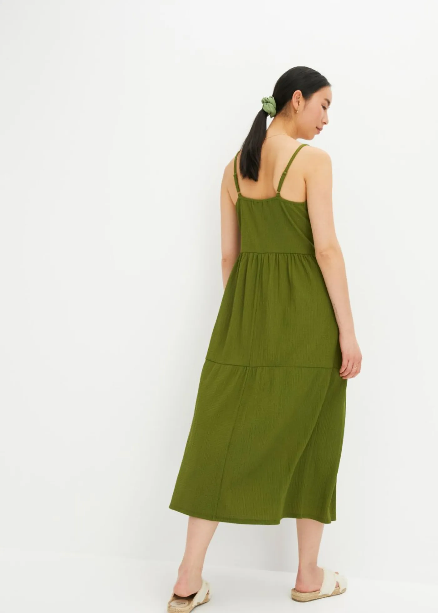 Mujer bonprix bonprix Vestido de punto con volantes y botones decorativos