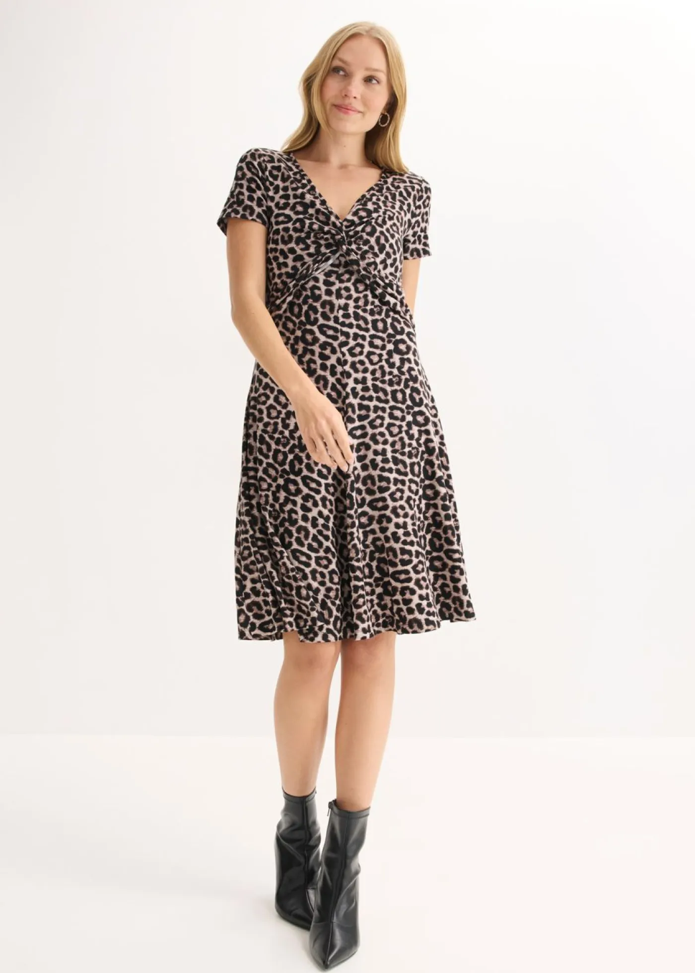 bonprix bonprix Vestidos>Vestido de punto de mezcla de viscosa Beige con estampado de leopardo