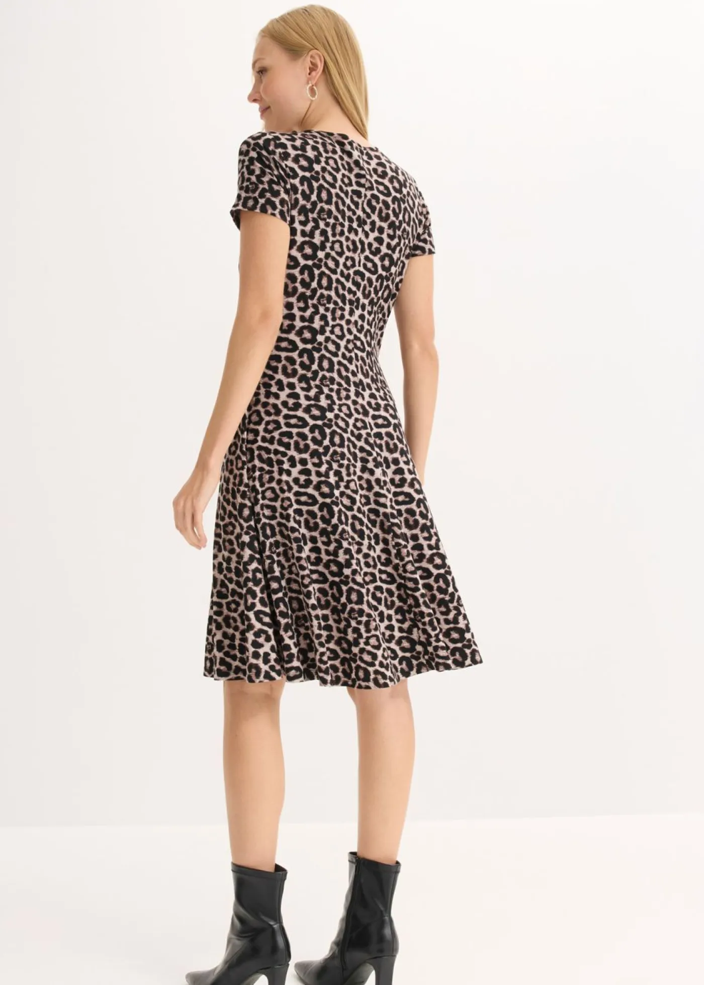 bonprix bonprix Vestidos>Vestido de punto de mezcla de viscosa Beige con estampado de leopardo