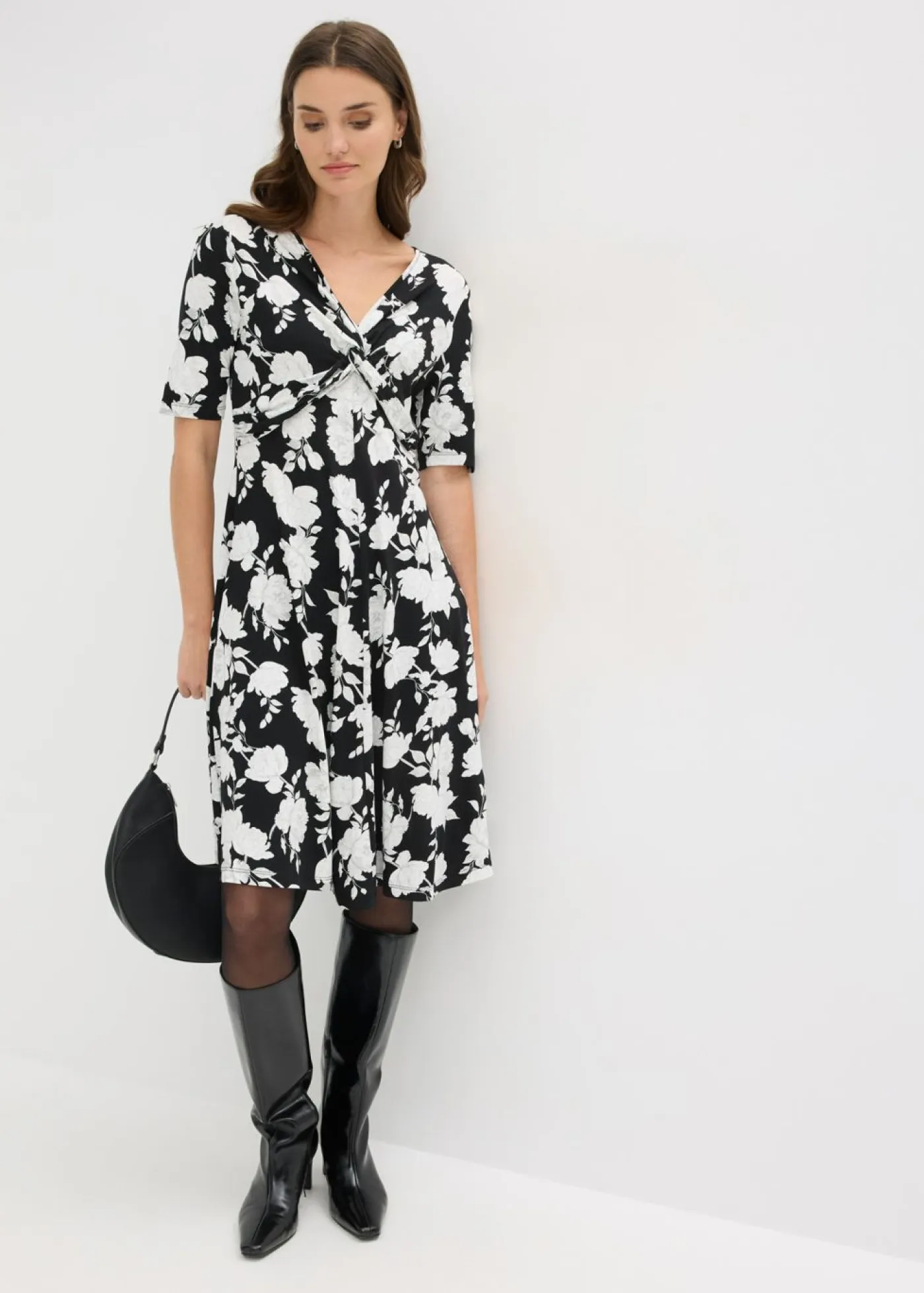 bonprix bonprix Vestidos>Vestido de punto de mezcla de viscosa con drapeado Negro de flores