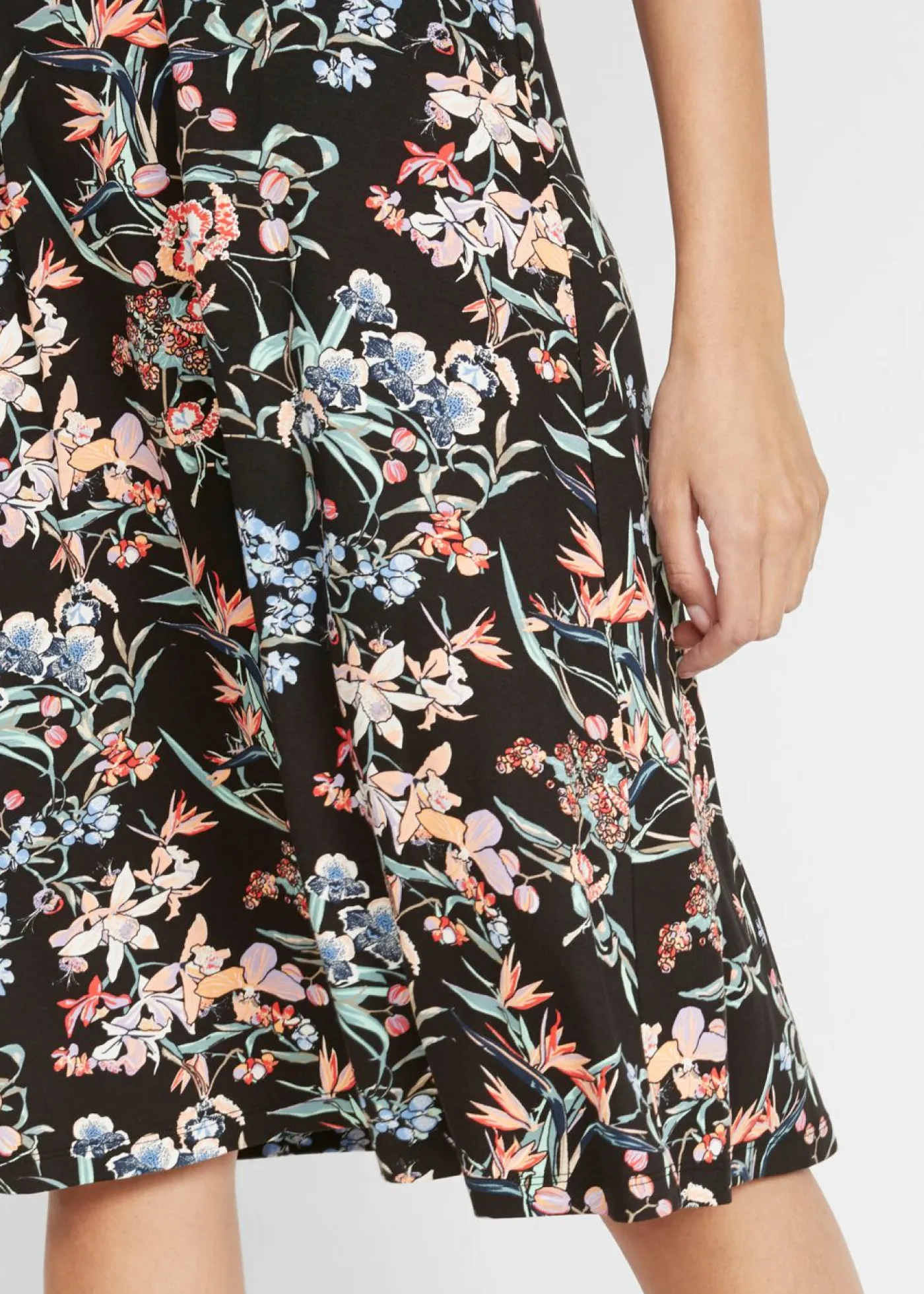 Mujer bonprix bonprix Vestido de punto hasta la rodilla con corte en A