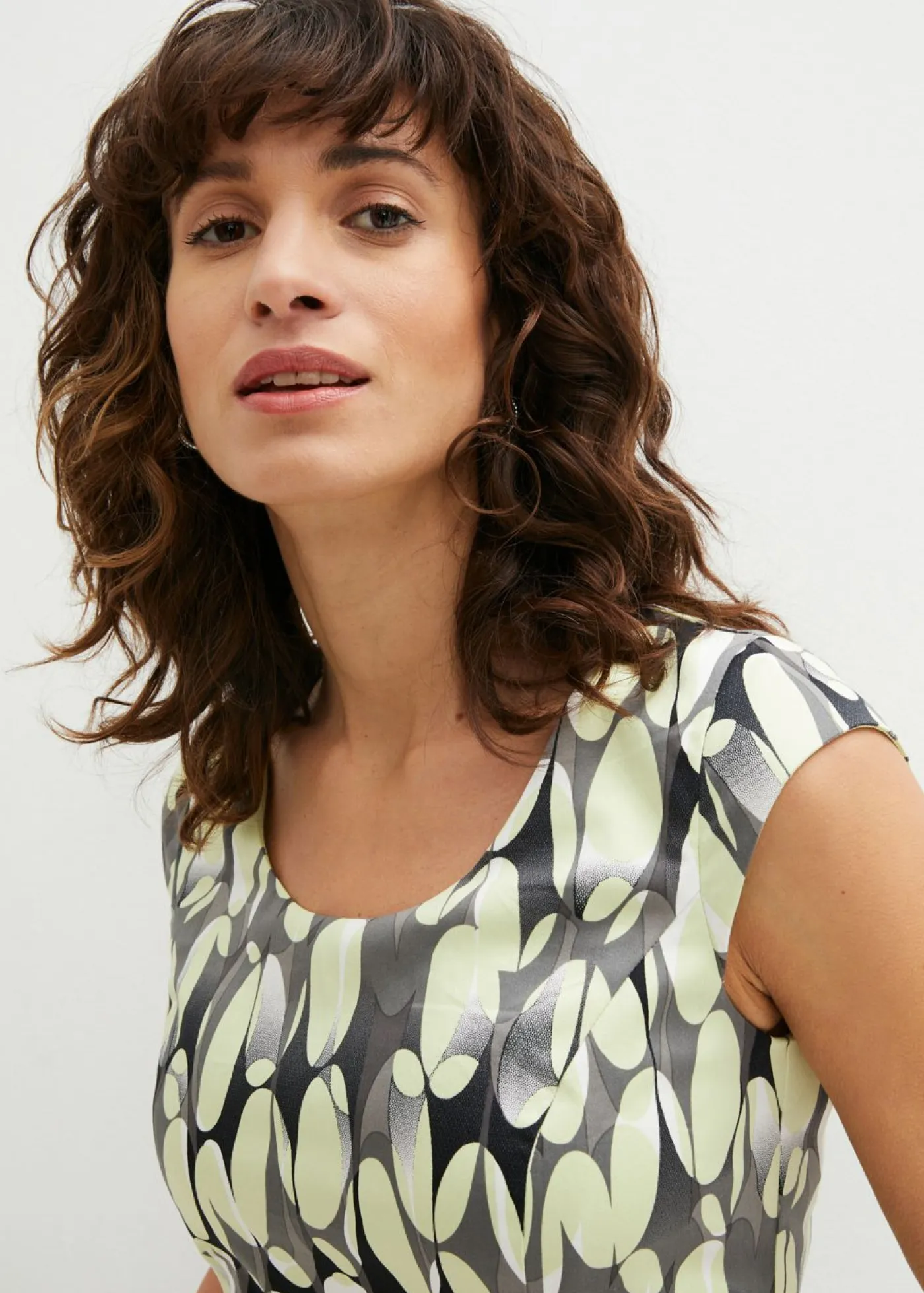 bonprix bonprix Vestidos>Vestido de tubo estampado Verde lima claro estampado