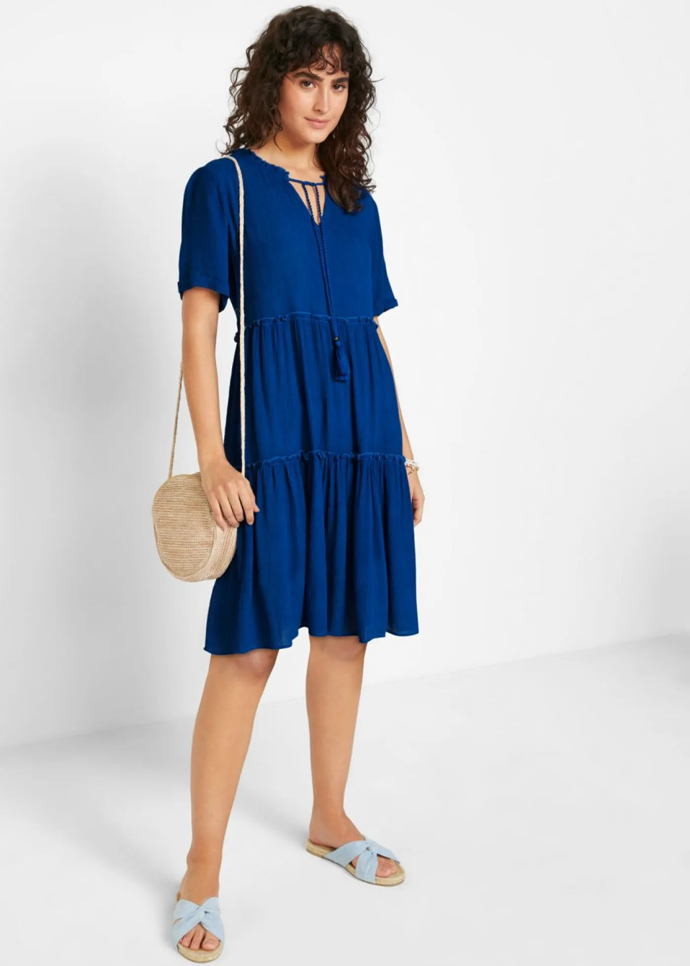 bonprix bonprix Vestidos>Vestido de viscosa arrugada hasta la rodilla con detalle en el escote Azul