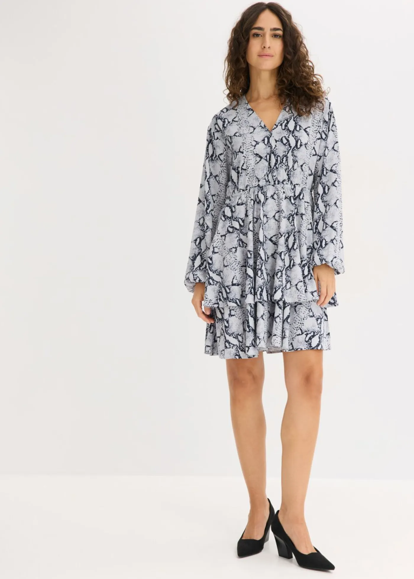 bonprix bonprix Vestidos>Vestido estampado Negro-blanco con estampado de serpiente