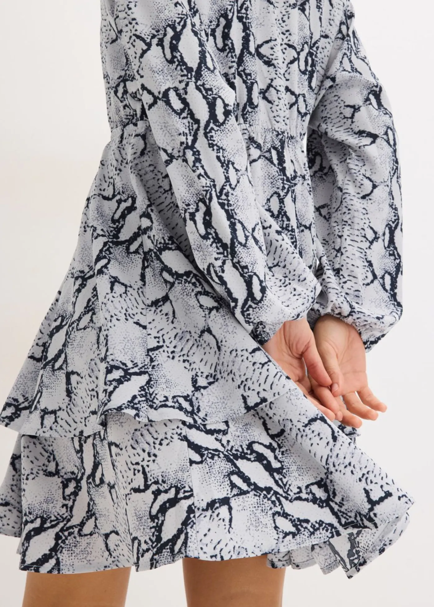 bonprix bonprix Vestidos>Vestido estampado Negro-blanco con estampado de serpiente