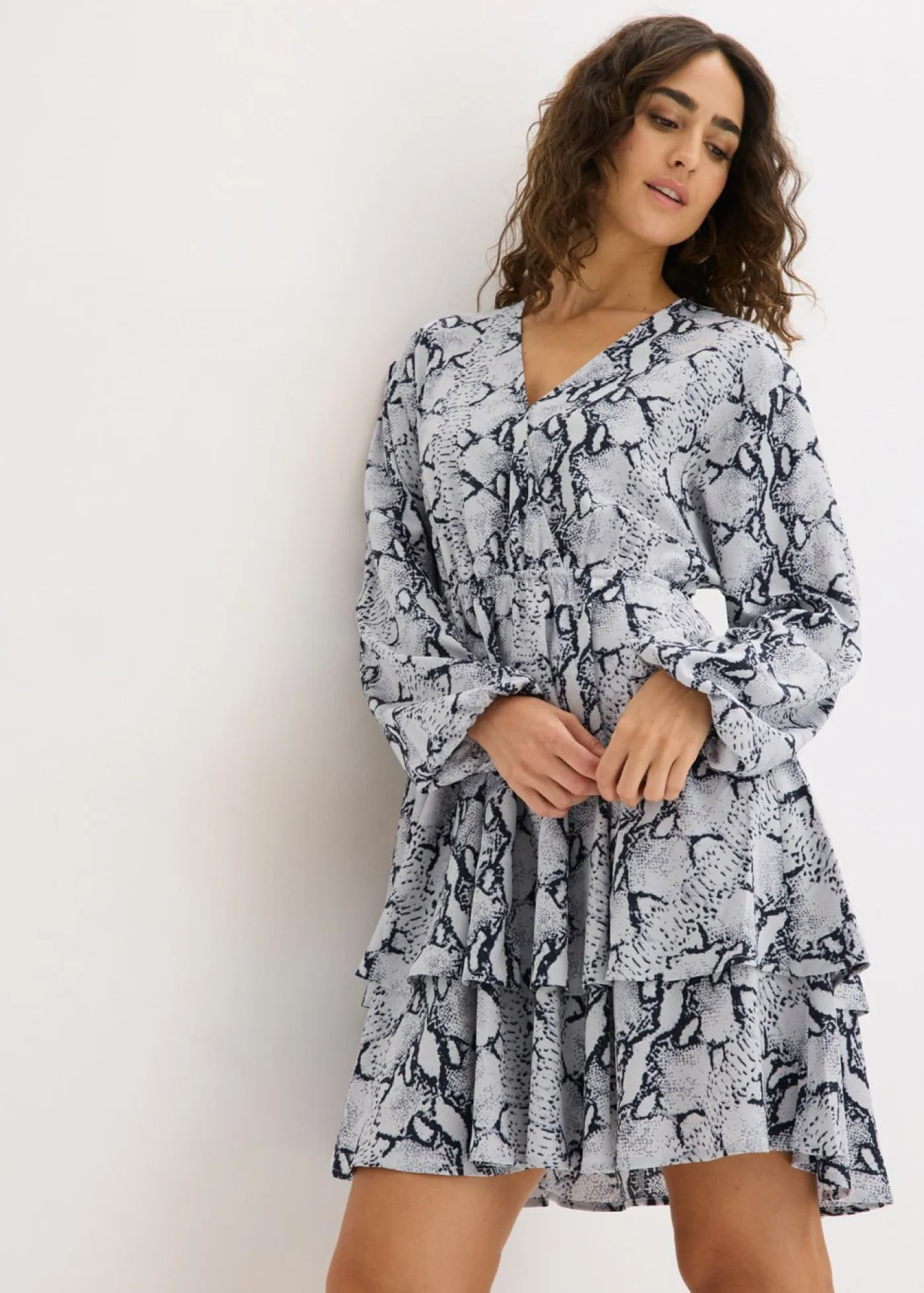 bonprix bonprix Vestidos>Vestido estampado Negro-blanco con estampado de serpiente