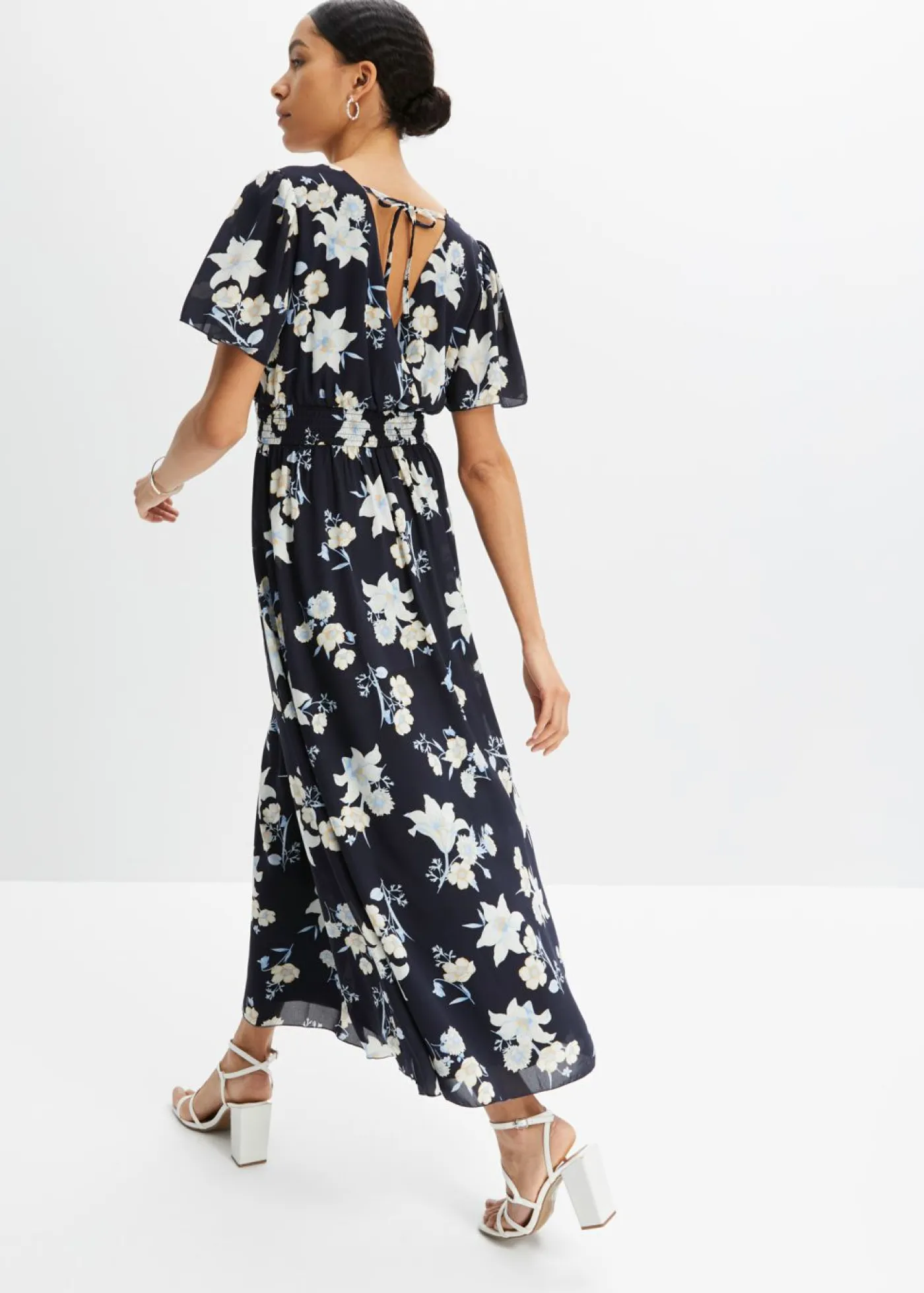 bonprix bonprix Vestidos>Vestido maxi con estampado de flores Azul marino con flores lilas
