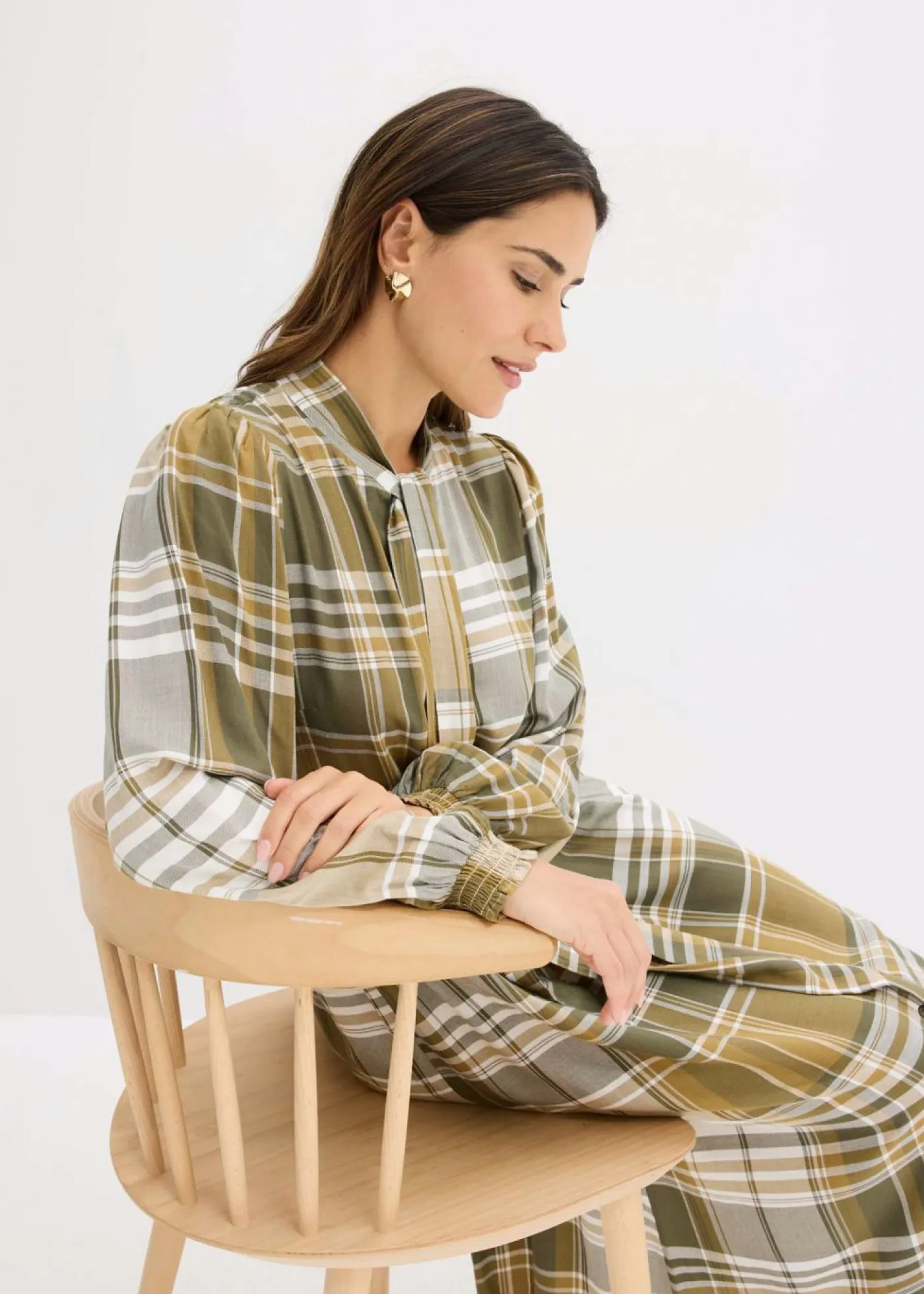 bonprix bonprix Vestidos>Vestido midi con lazo verde oliva mate-verde oliva oscuro-blanco lana a cuadros