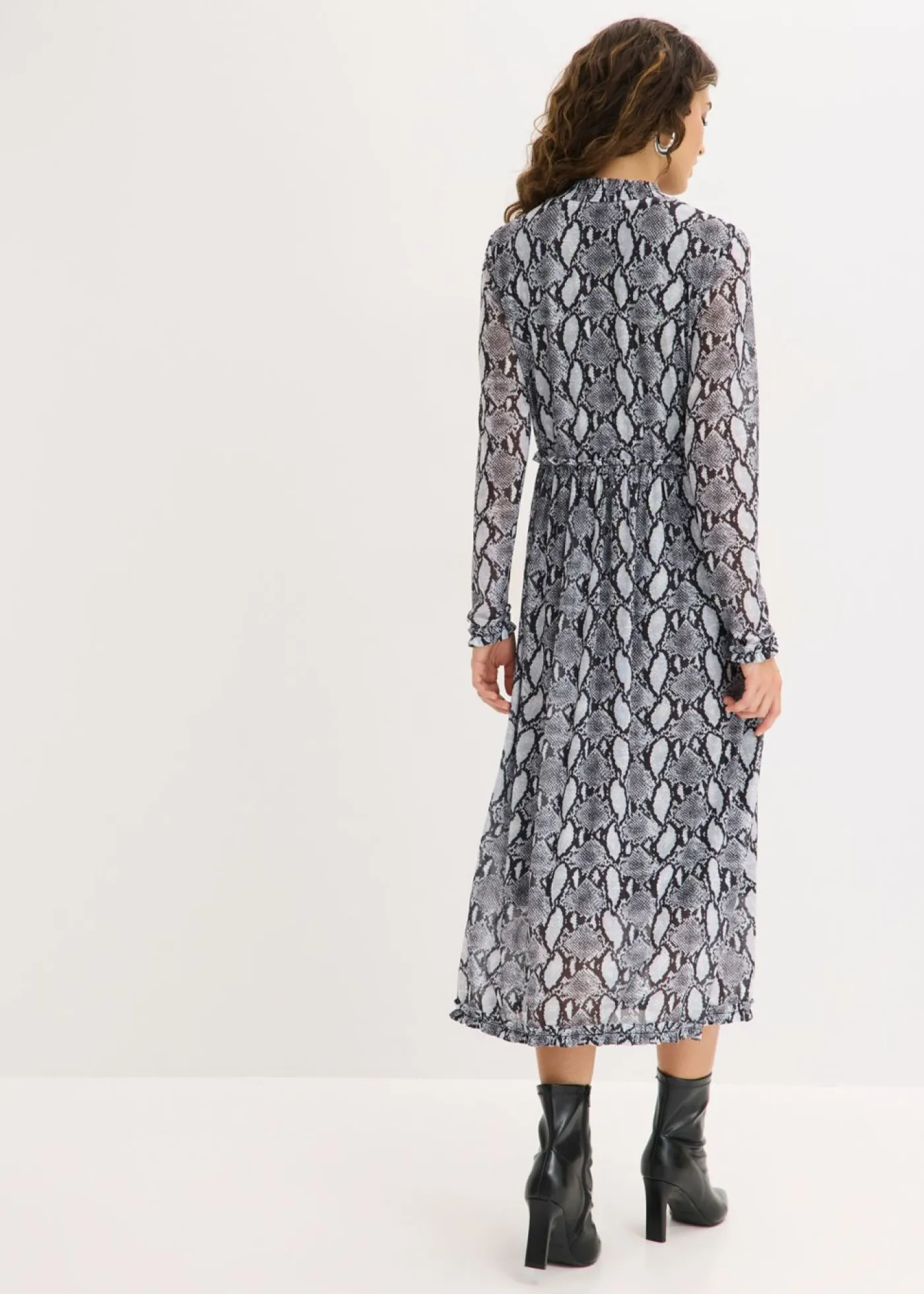 bonprix bonprix Vestidos>Vestido midi de malla suave Negro-blanco con estampado de serpiente