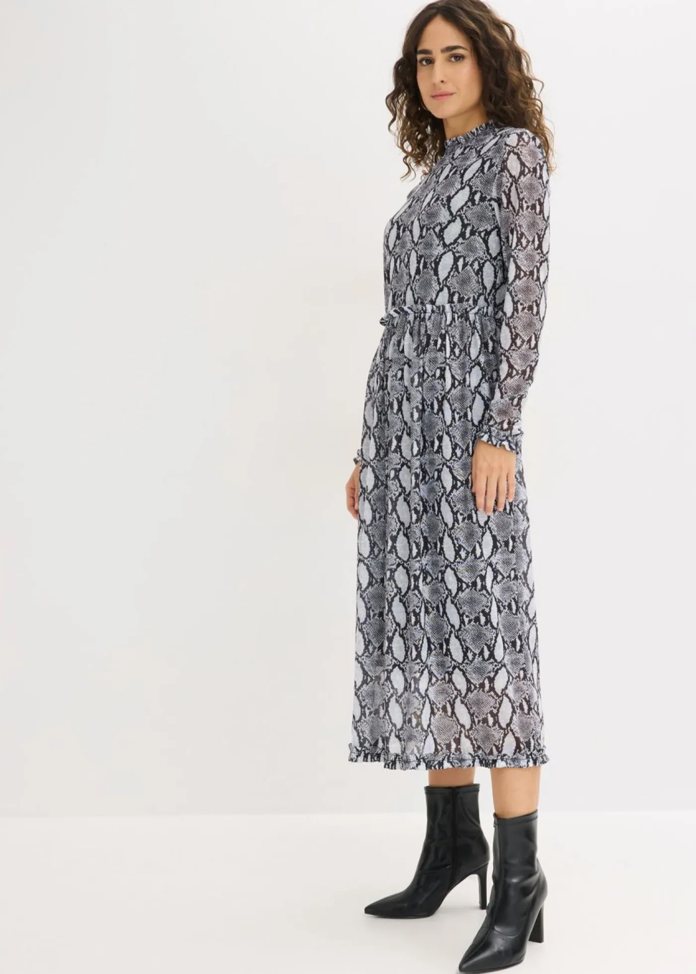 bonprix bonprix Vestidos>Vestido midi de malla suave Negro-blanco con estampado de serpiente