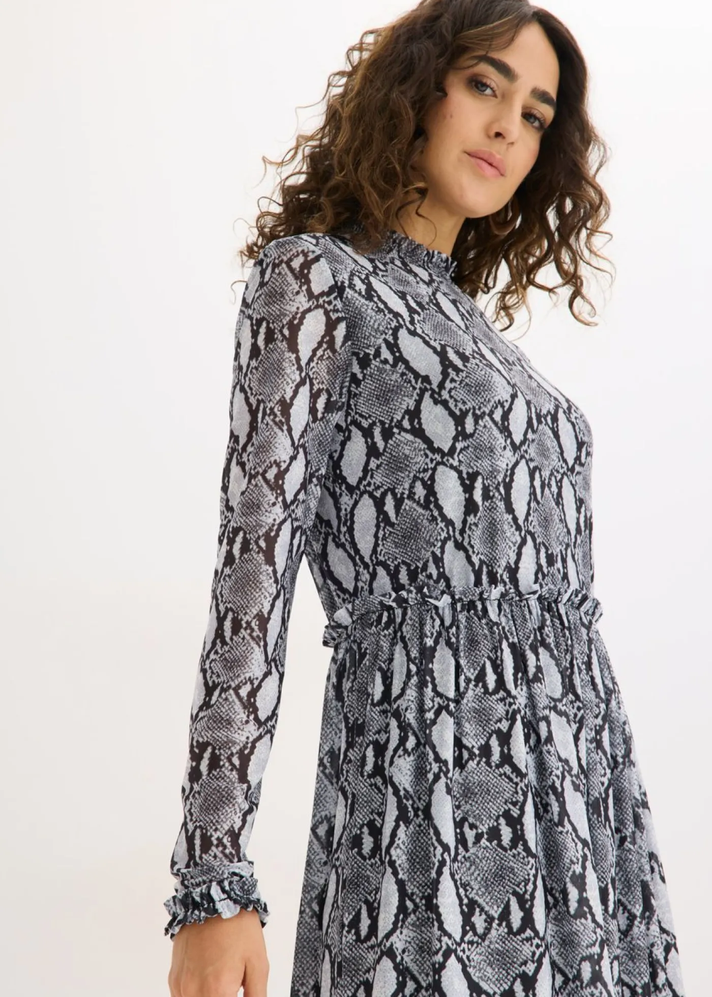 bonprix bonprix Vestidos>Vestido midi de malla suave Negro-blanco con estampado de serpiente