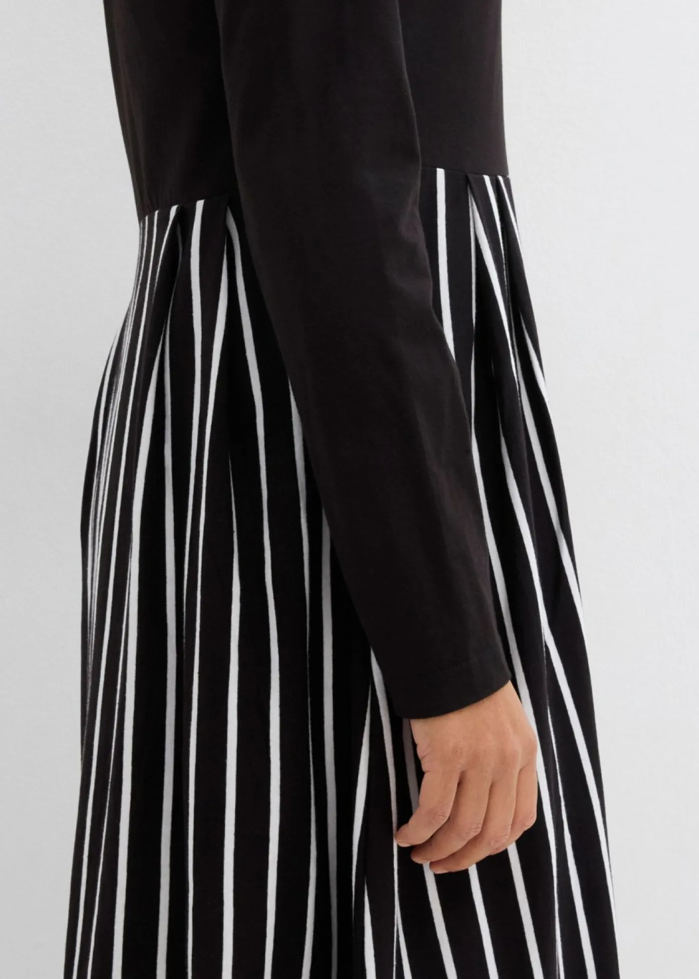 bonprix bonprix Vestidos|Tallas Pequeñas>Vestido midi de punto de algodón negro-blanco lana con rayas