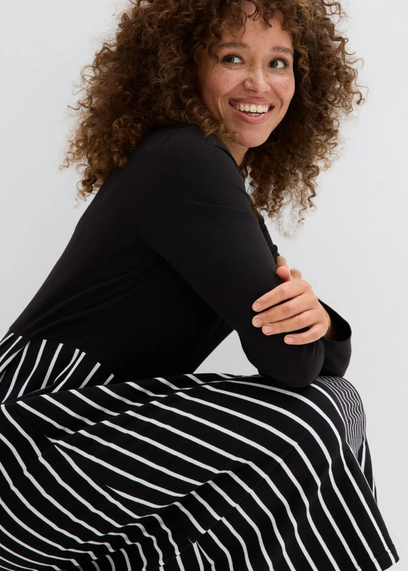 bonprix bonprix Vestidos|Tallas Pequeñas>Vestido midi de punto de algodón negro-blanco lana con rayas