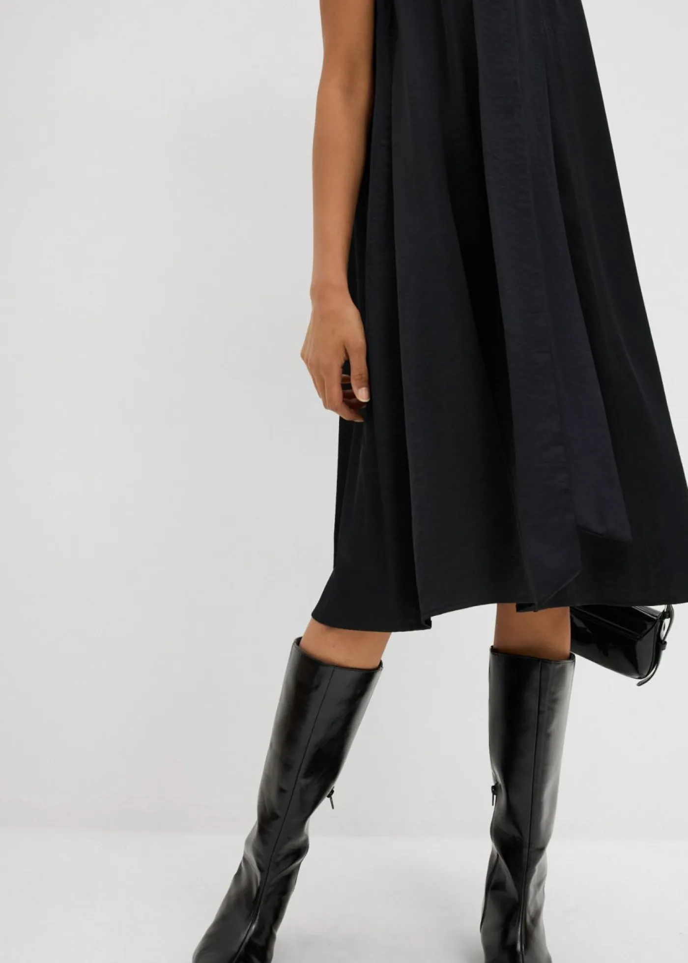 bonprix bonprix Esenciales|Vestidos>Vestido midi de satén de mezcla de viscosa Negro