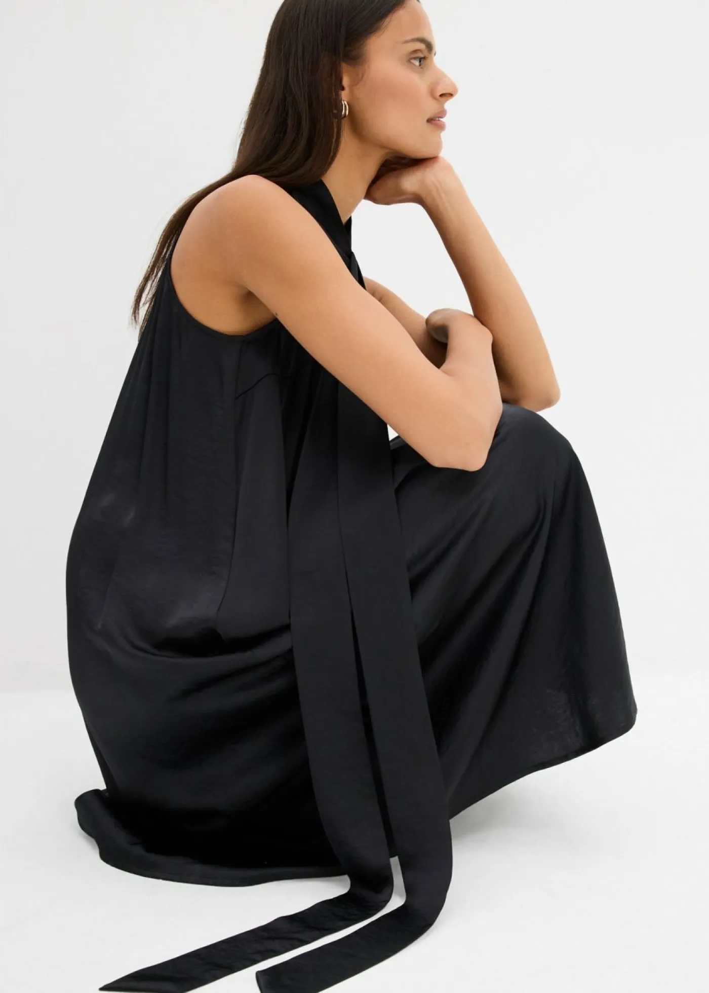 bonprix bonprix Esenciales|Vestidos>Vestido midi de satén de mezcla de viscosa Negro