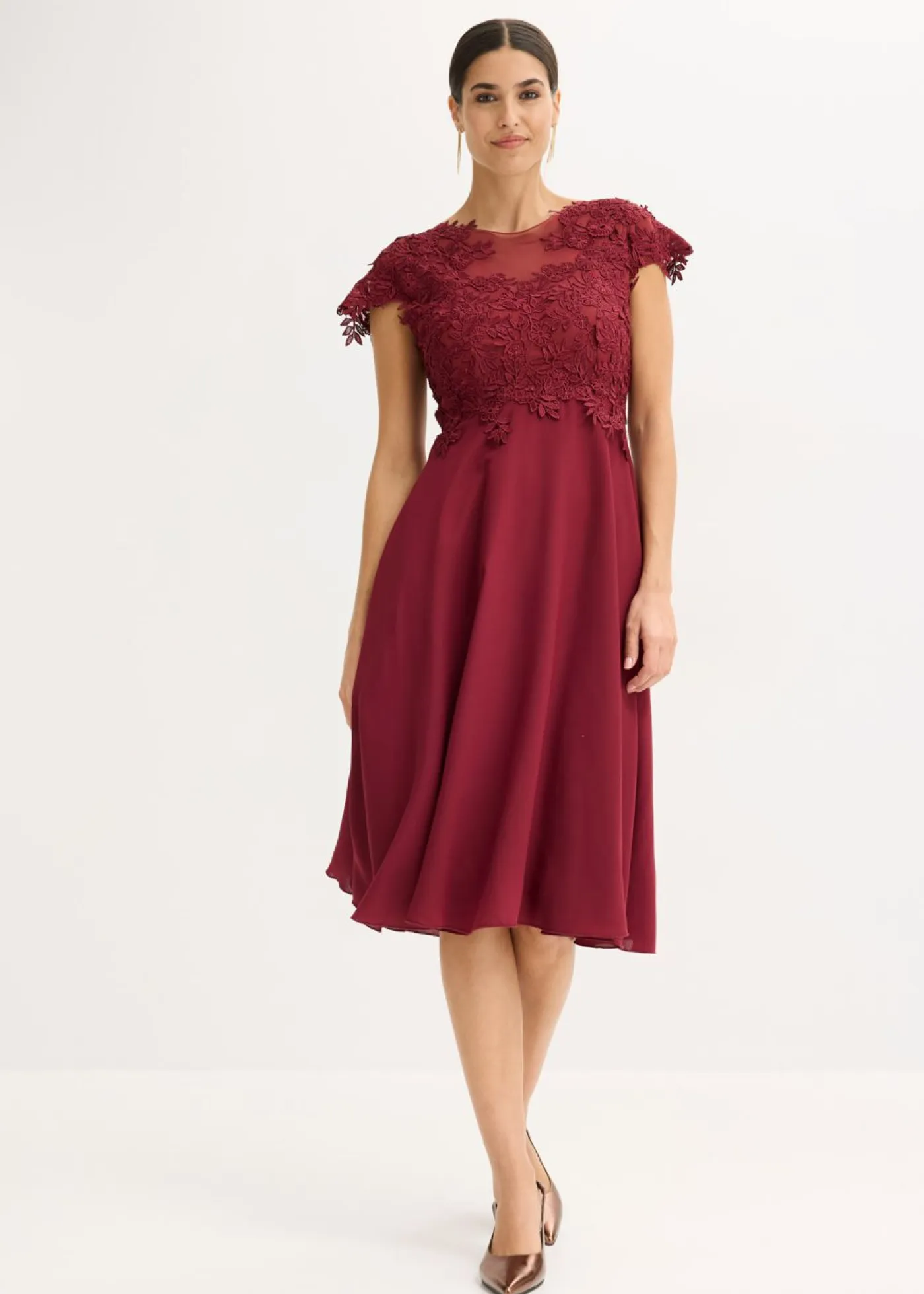 bonprix bonprix Vestidos|Ropa Elegante>Vestido midi de tul delicado con encaje Rojo rubí