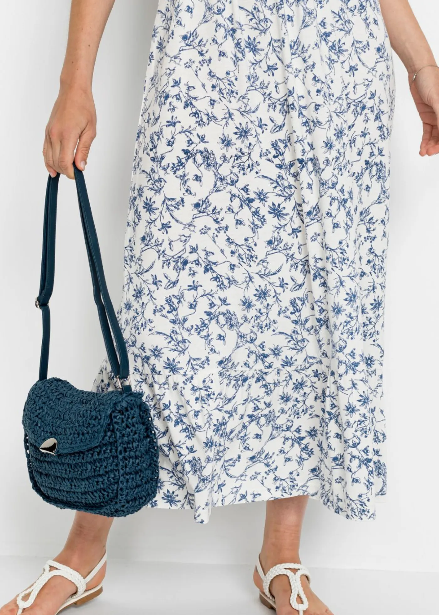 bonprix bonprix Vestidos>Vestido midi de viscosa sostenible Blanco lana-azul de flores