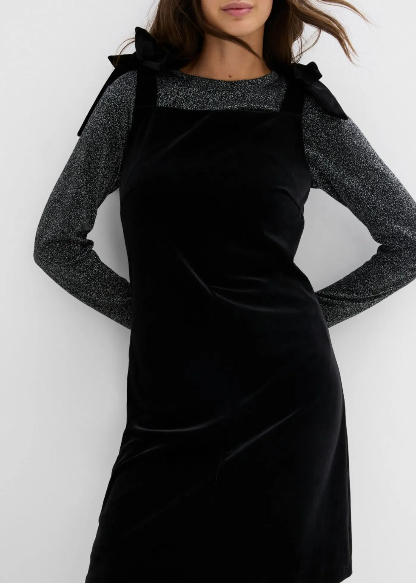 bonprix bonprix Vestidos>Vestido mini de terciopelo suave Negro